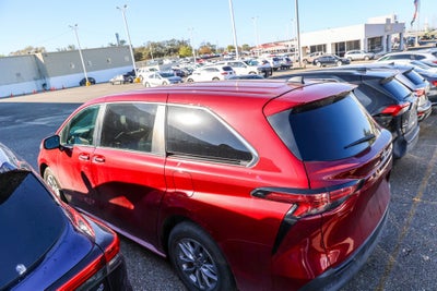 2022 Toyota SIENNA XLE XLE