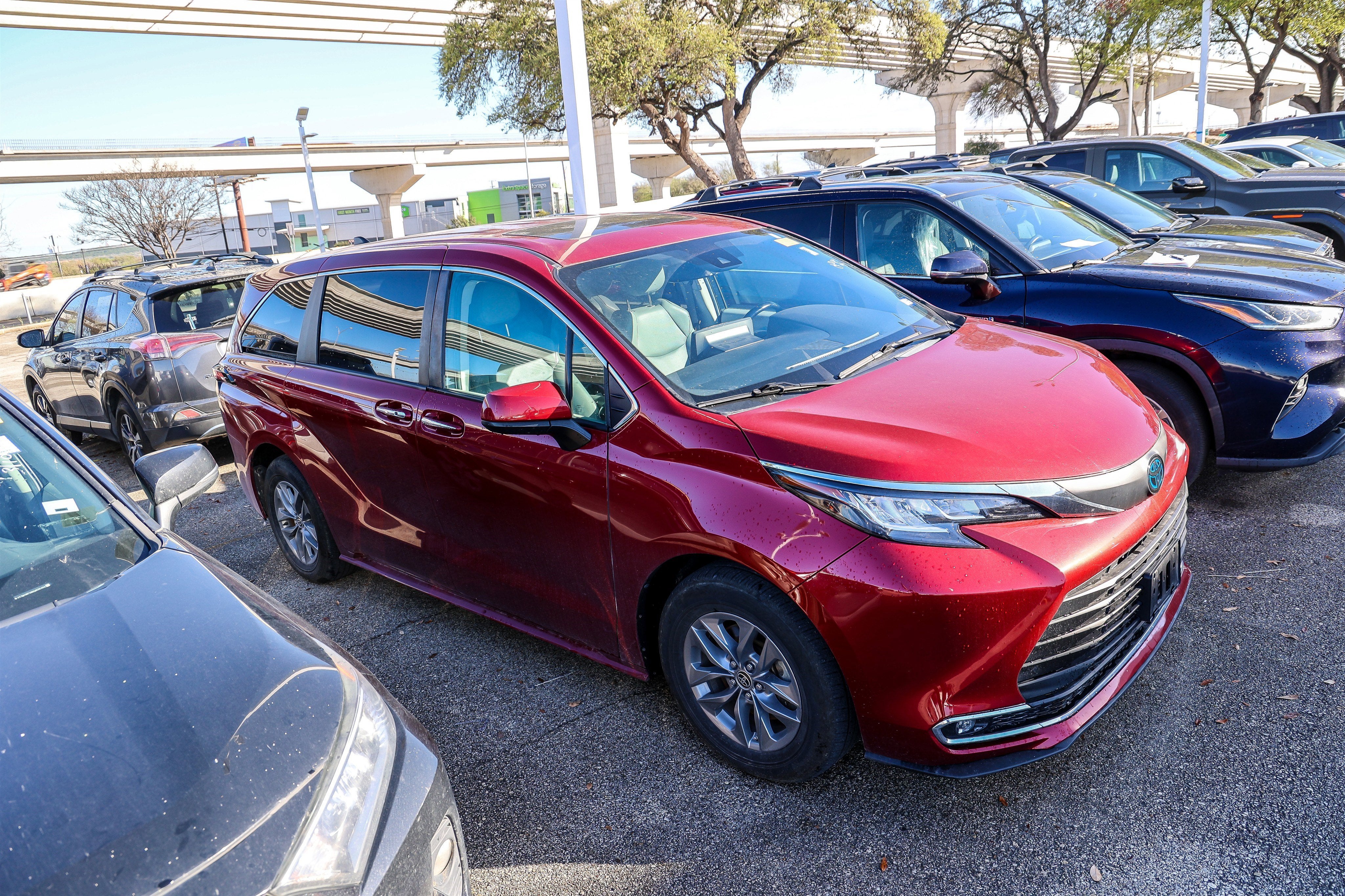 2022 Toyota SIENNA XLE XLE