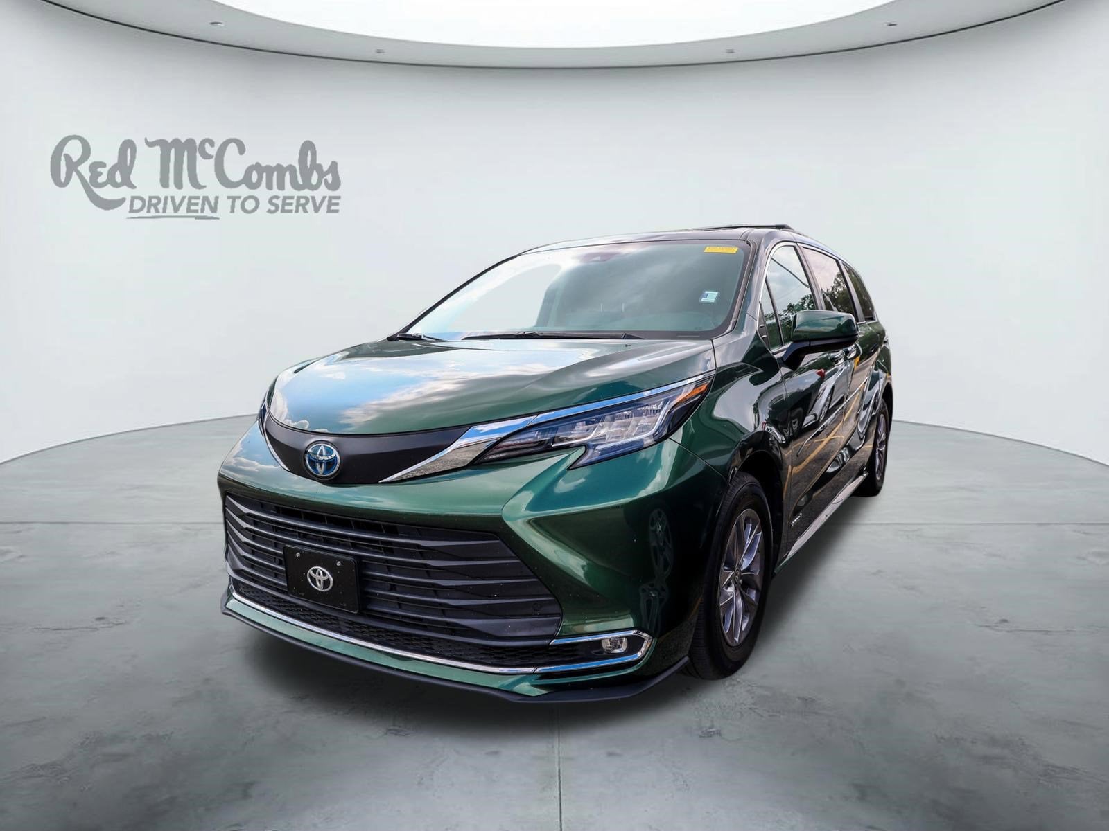2021 Toyota Sienna XLE 7-Passenger Hybrid FWD's photo