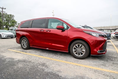 2022 Toyota Sienna XLE