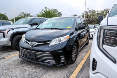 2019 Toyota Sienna XLE