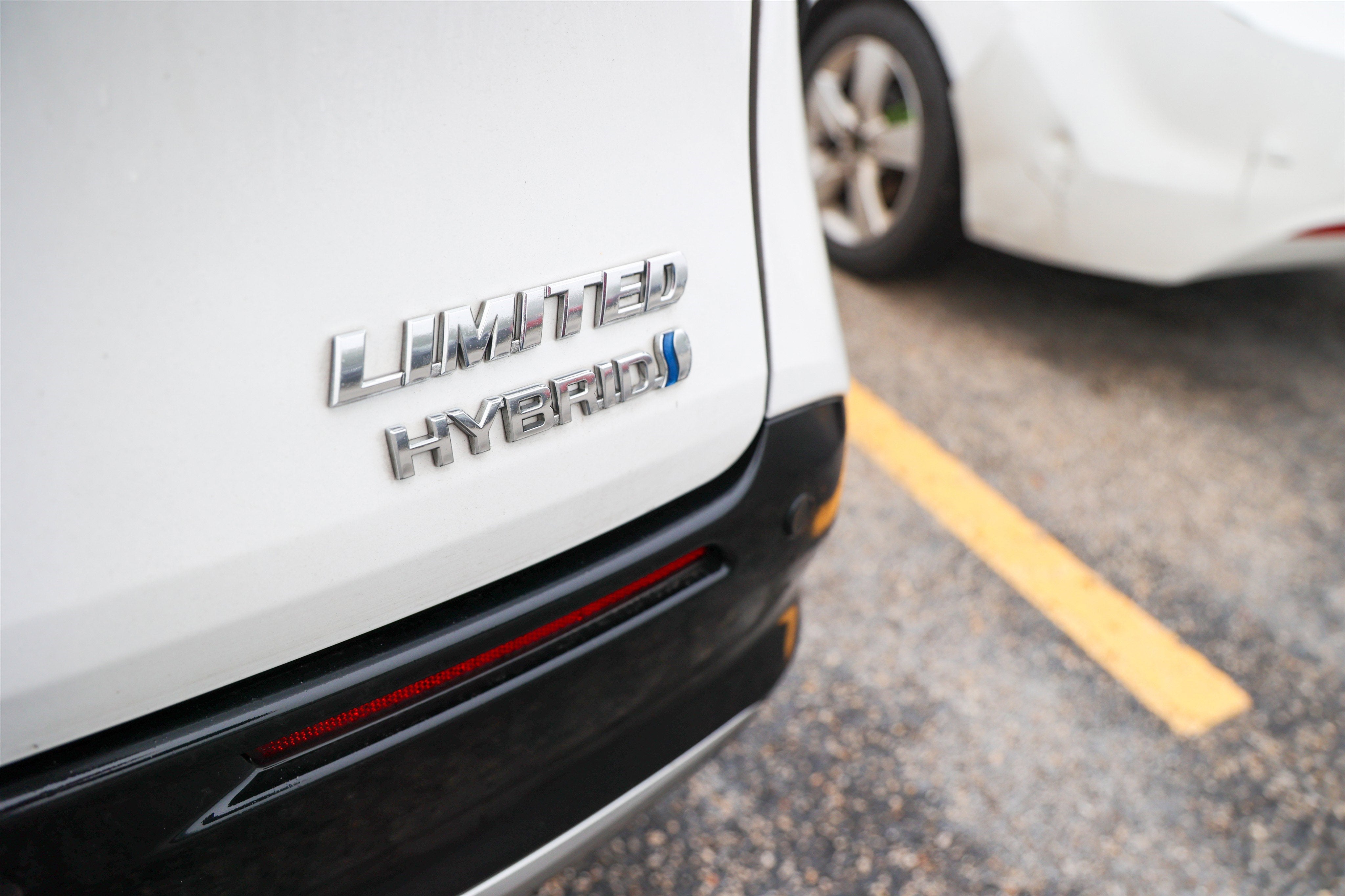 2023 Toyota SIENNA LIMITED Limited