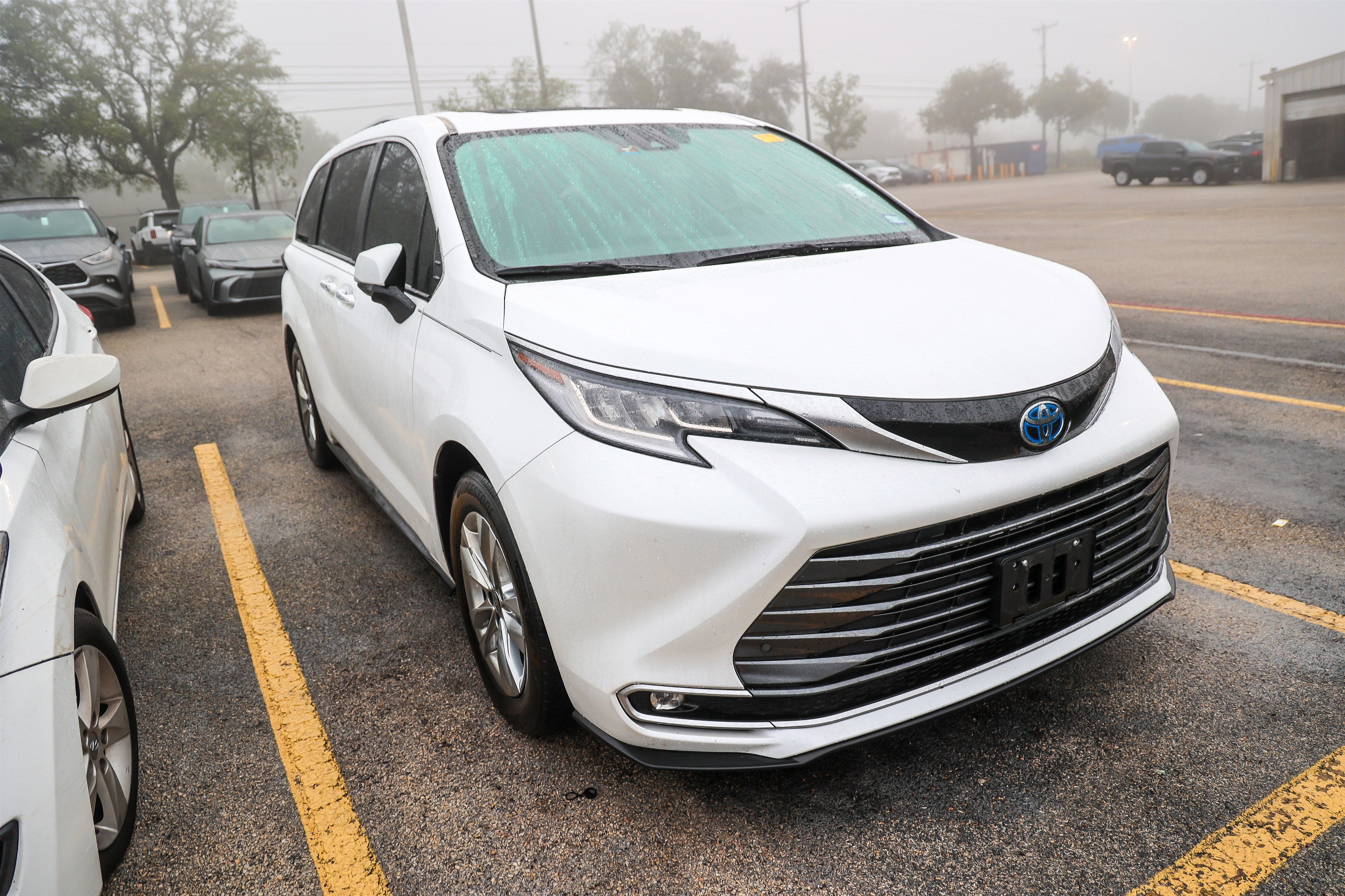 2023 Toyota SIENNA LIMITED Limited