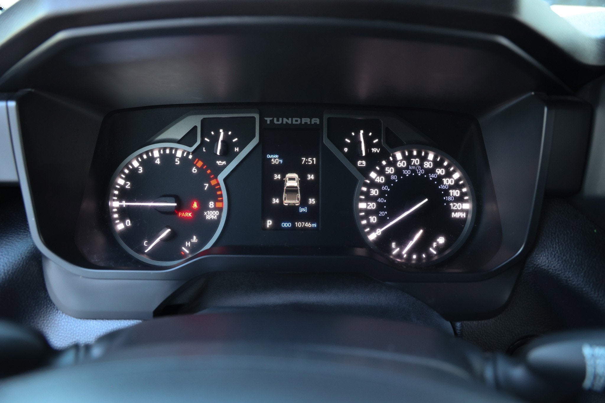 2025 Toyota TUNDRA 4X2 SR5