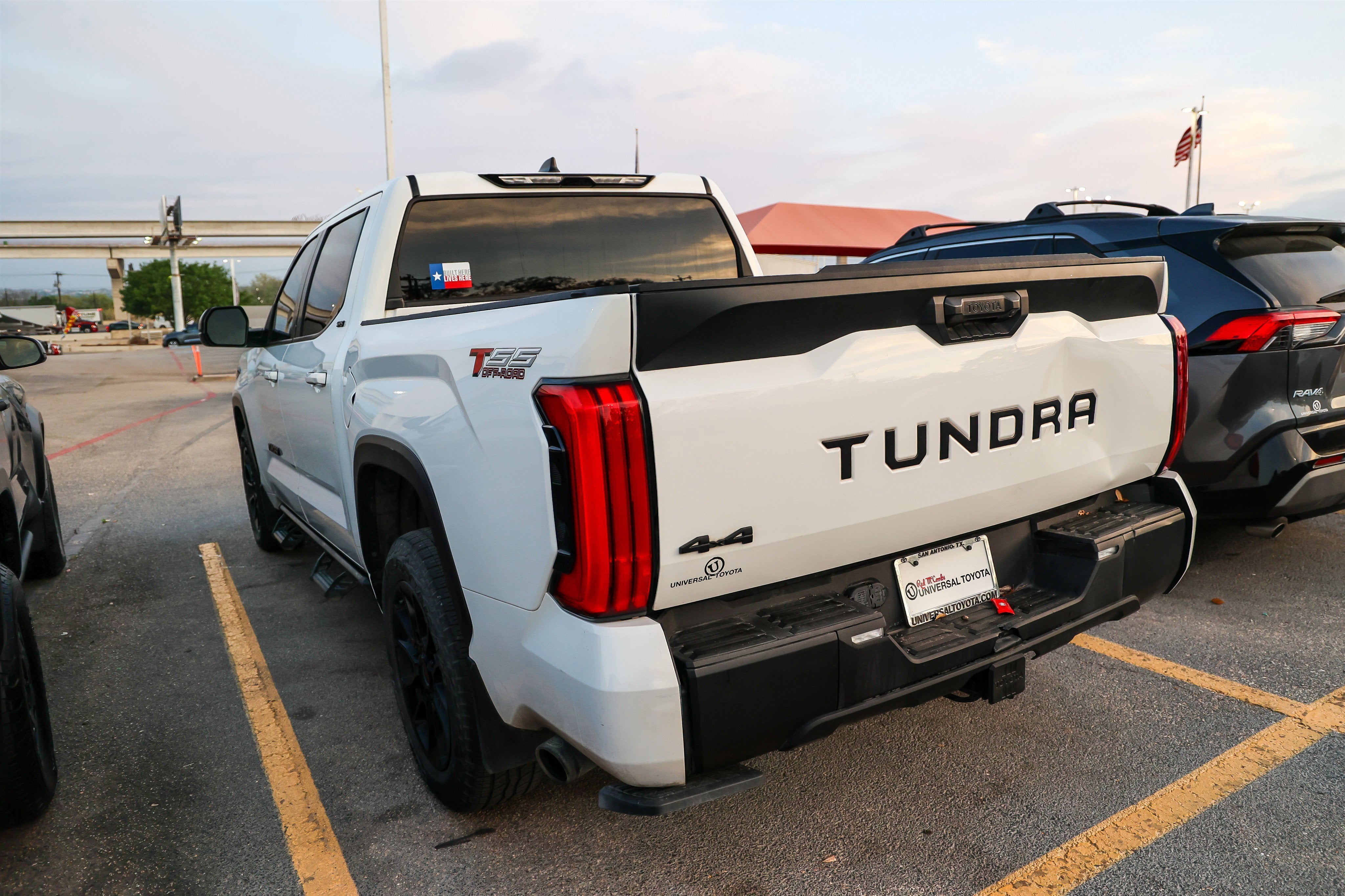 2024 Toyota TUNDRA 4X4 SR5