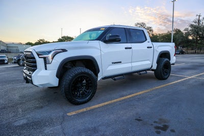 2024 Toyota TUNDRA 4X4 SR5