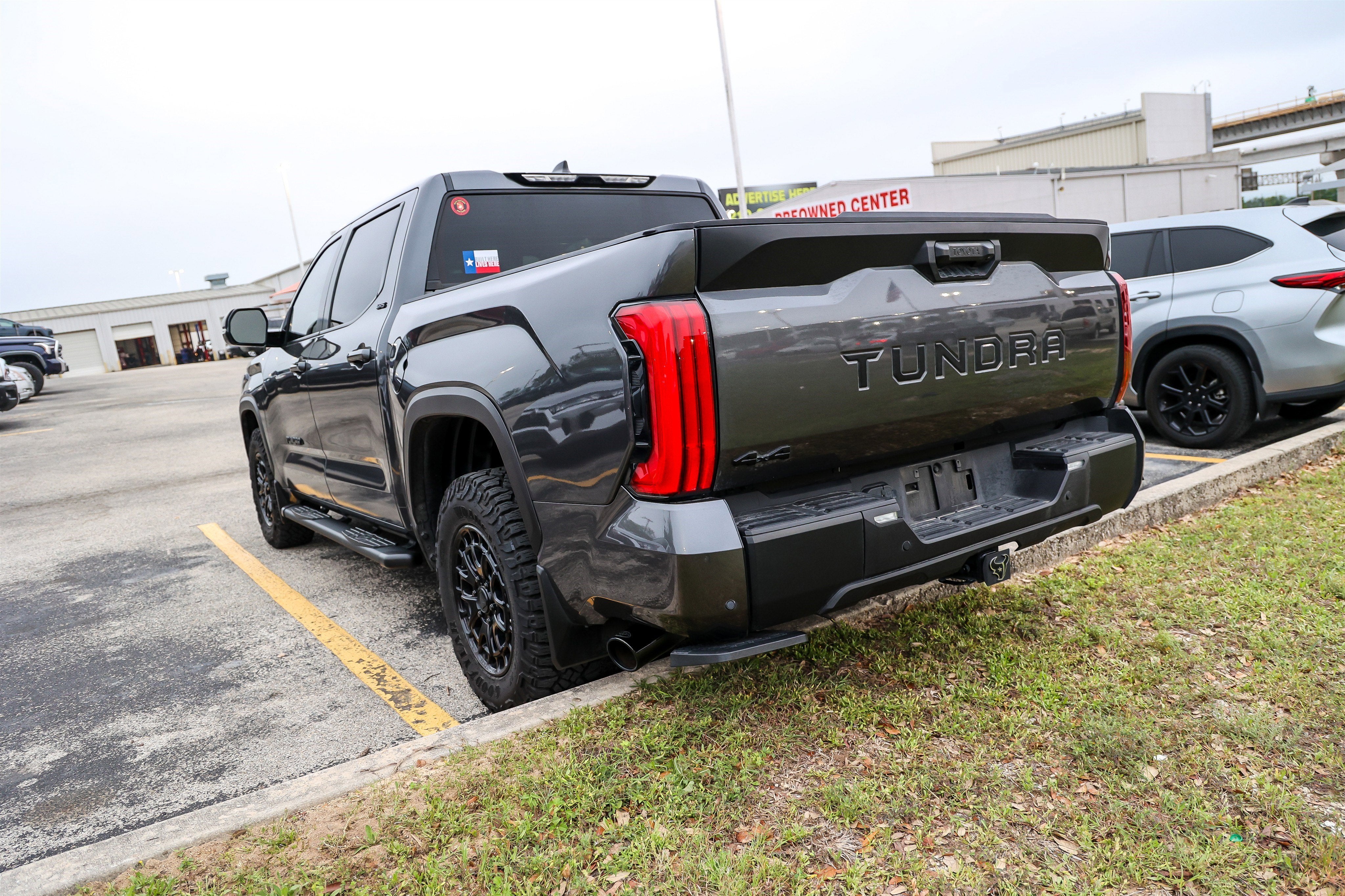 2025 Toyota TUNDRA 4X4 SR5