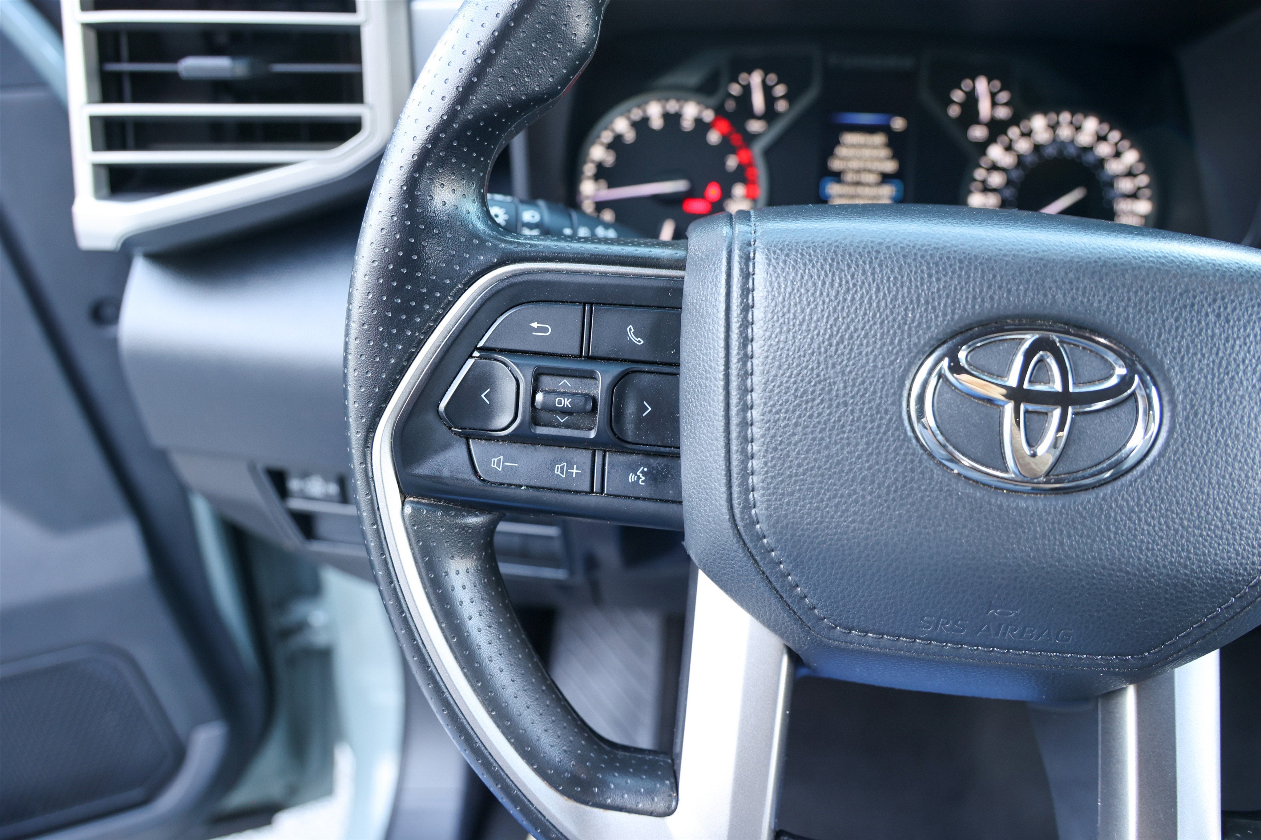 2025 Toyota TUNDRA 4X4 SR5