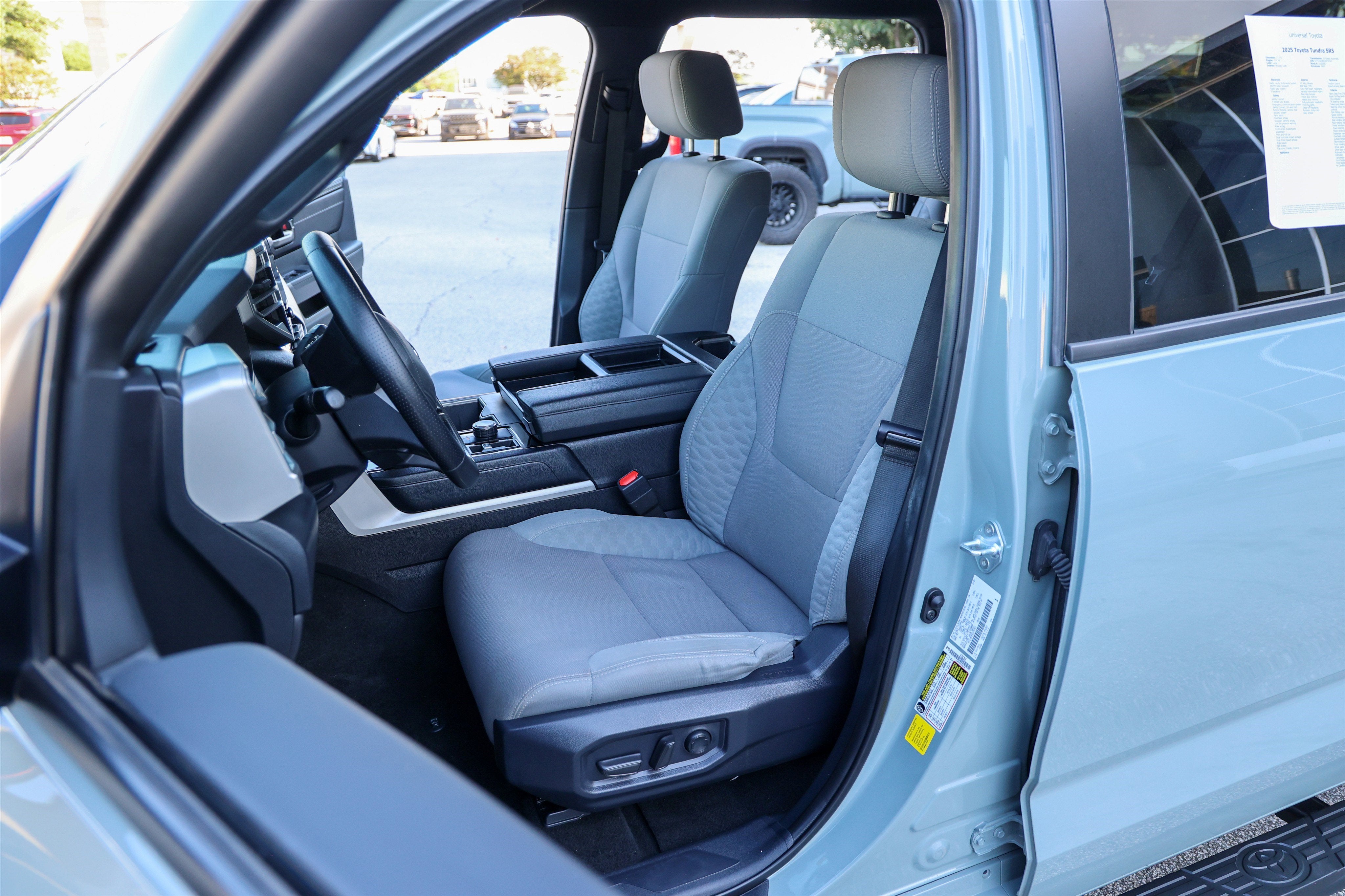 2025 Toyota TUNDRA 4X4 SR5
