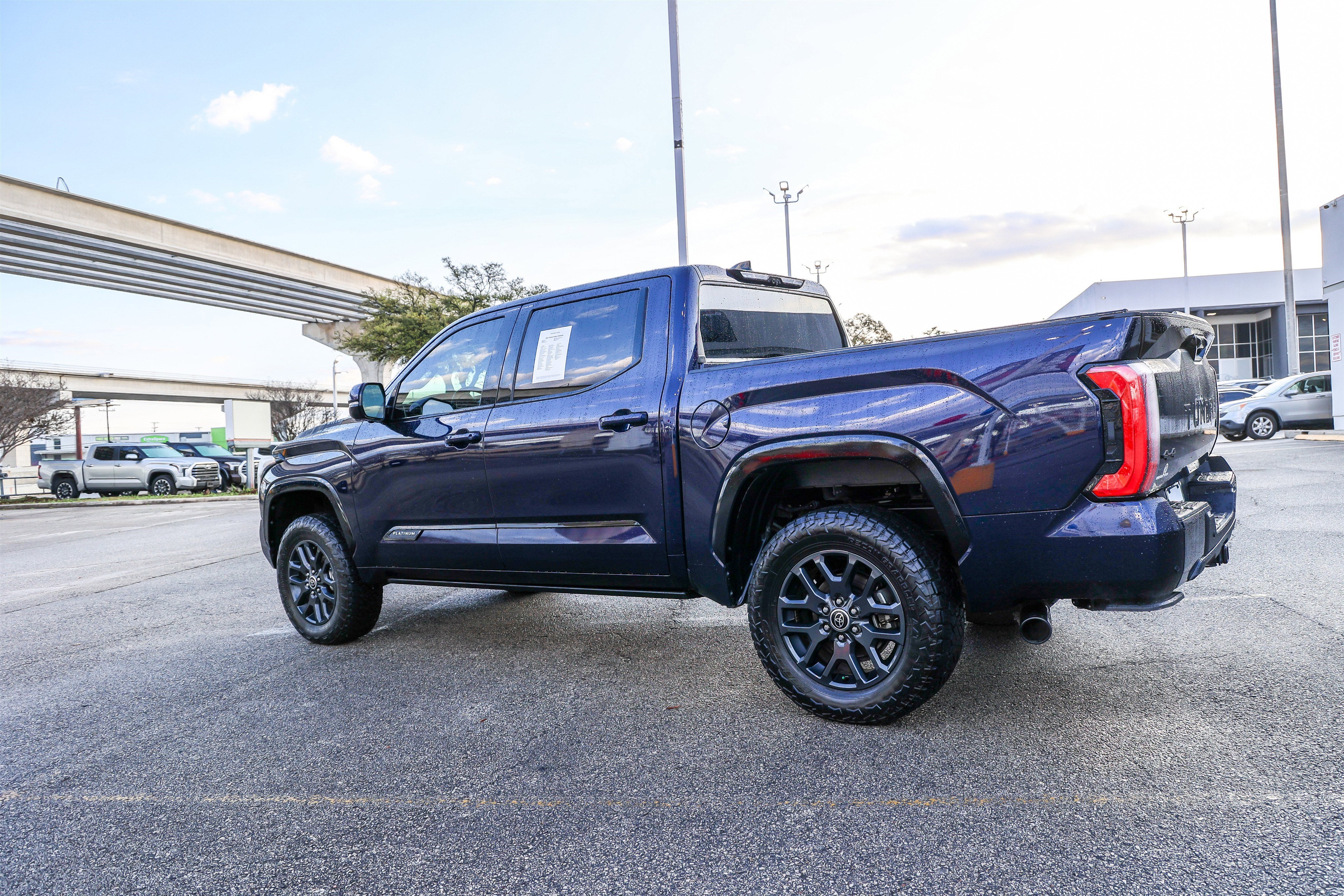 2023 Toyota TUNDRA 4X4 Platinum