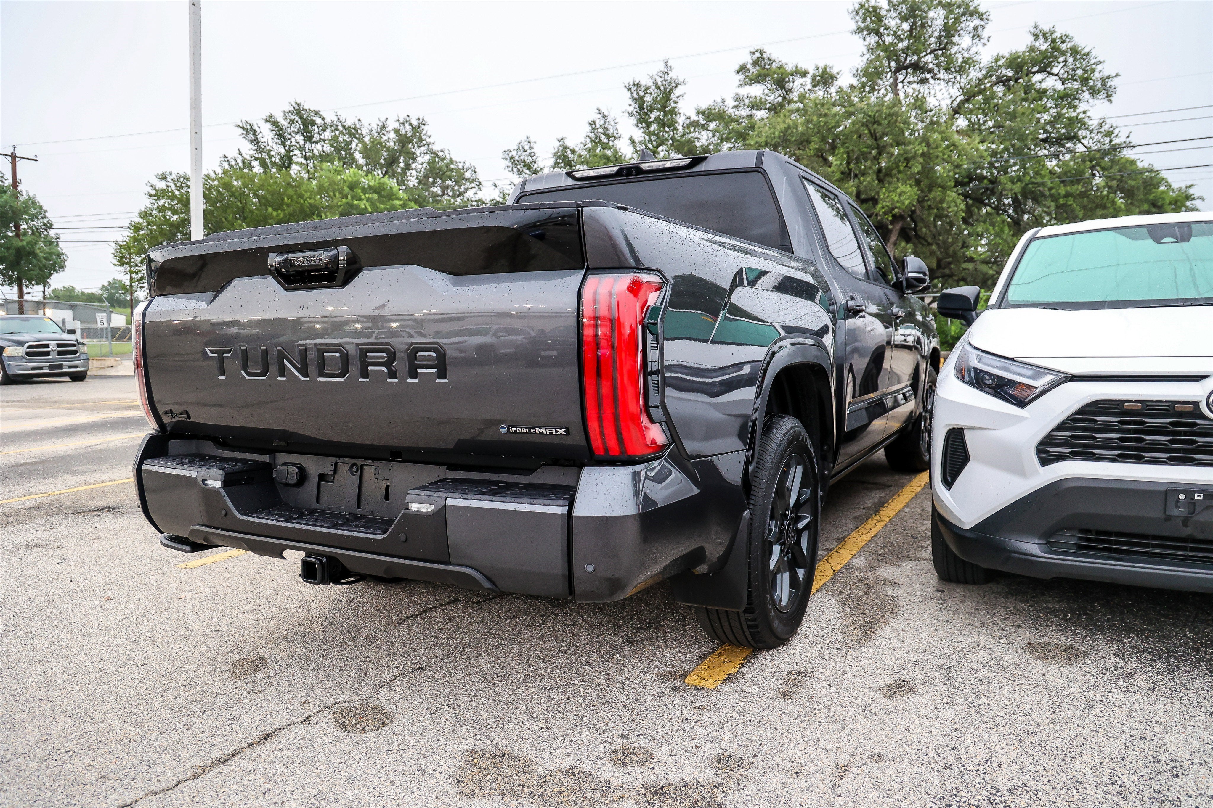 2026 Toyota Tundra i-FORCE MAX Platinum Hybrid