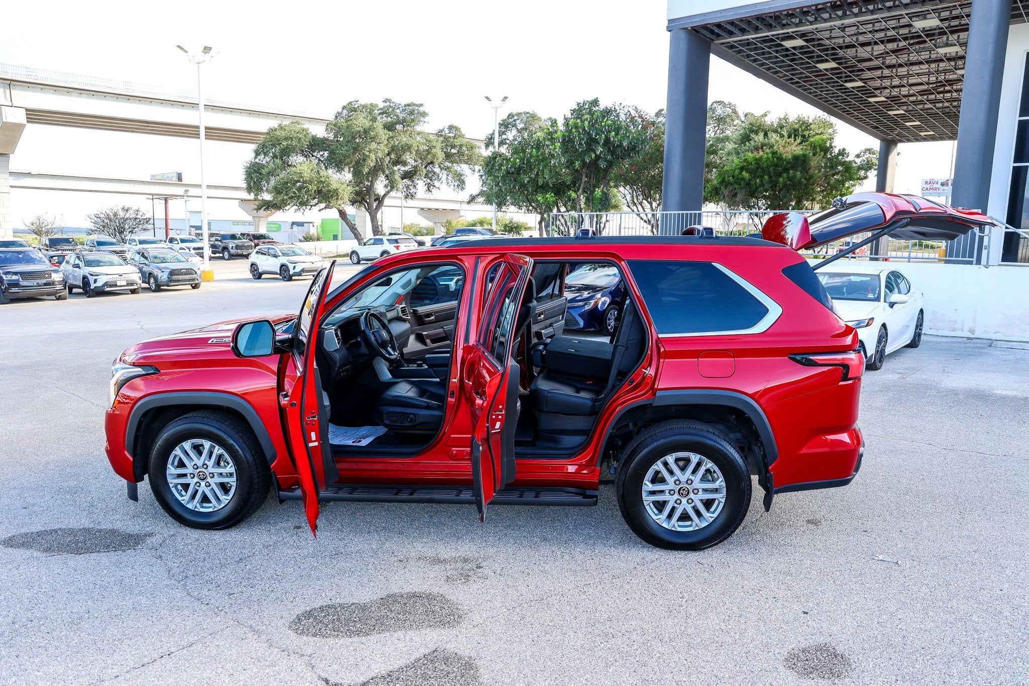 2023 Toyota Sequoia SR5 - Photo 10