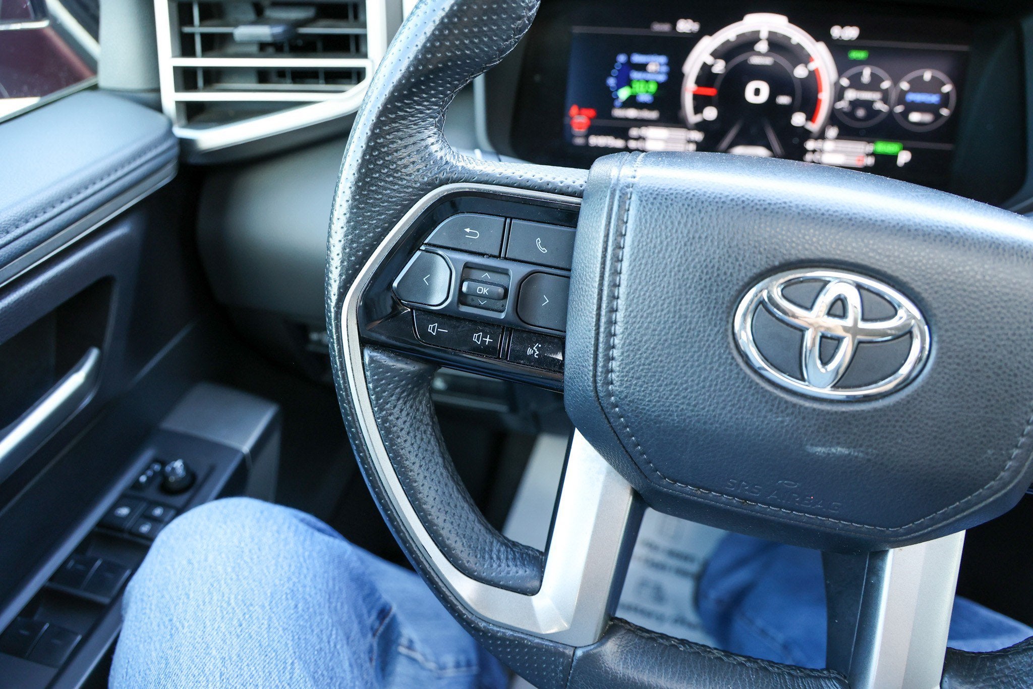 2023 Toyota Sequoia SR5 - Photo 17