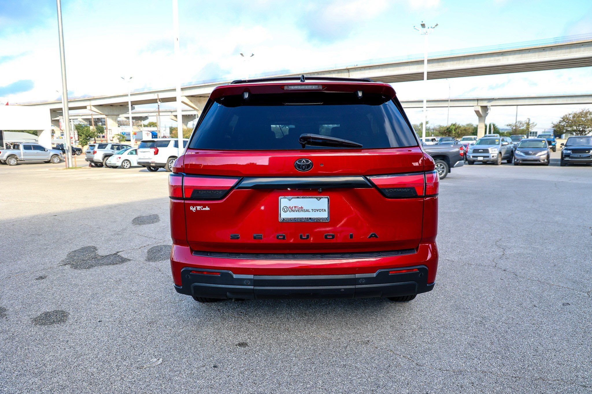 2023 Toyota Sequoia SR5 - Photo 7