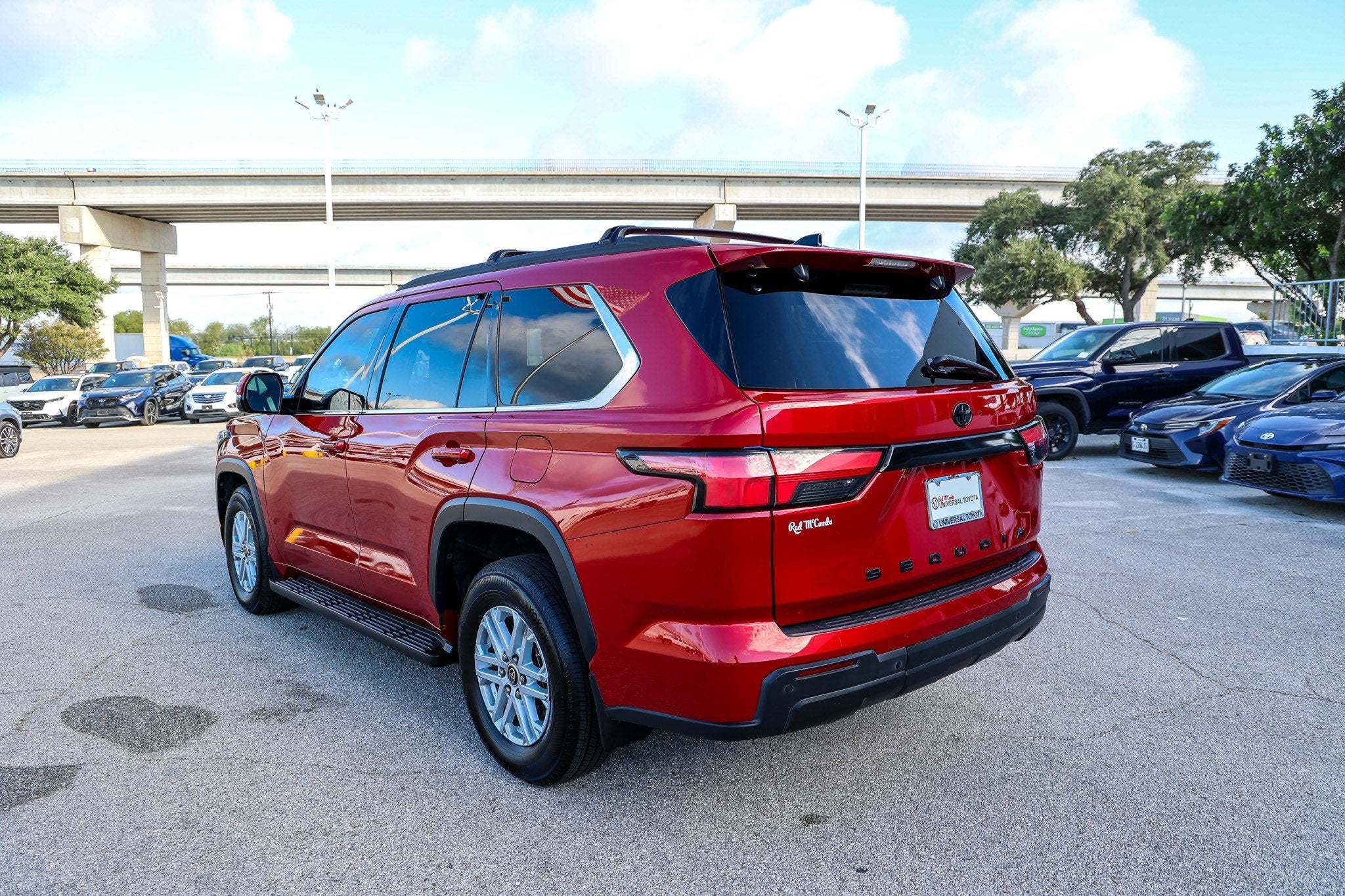 2023 Toyota Sequoia SR5 - Photo 8