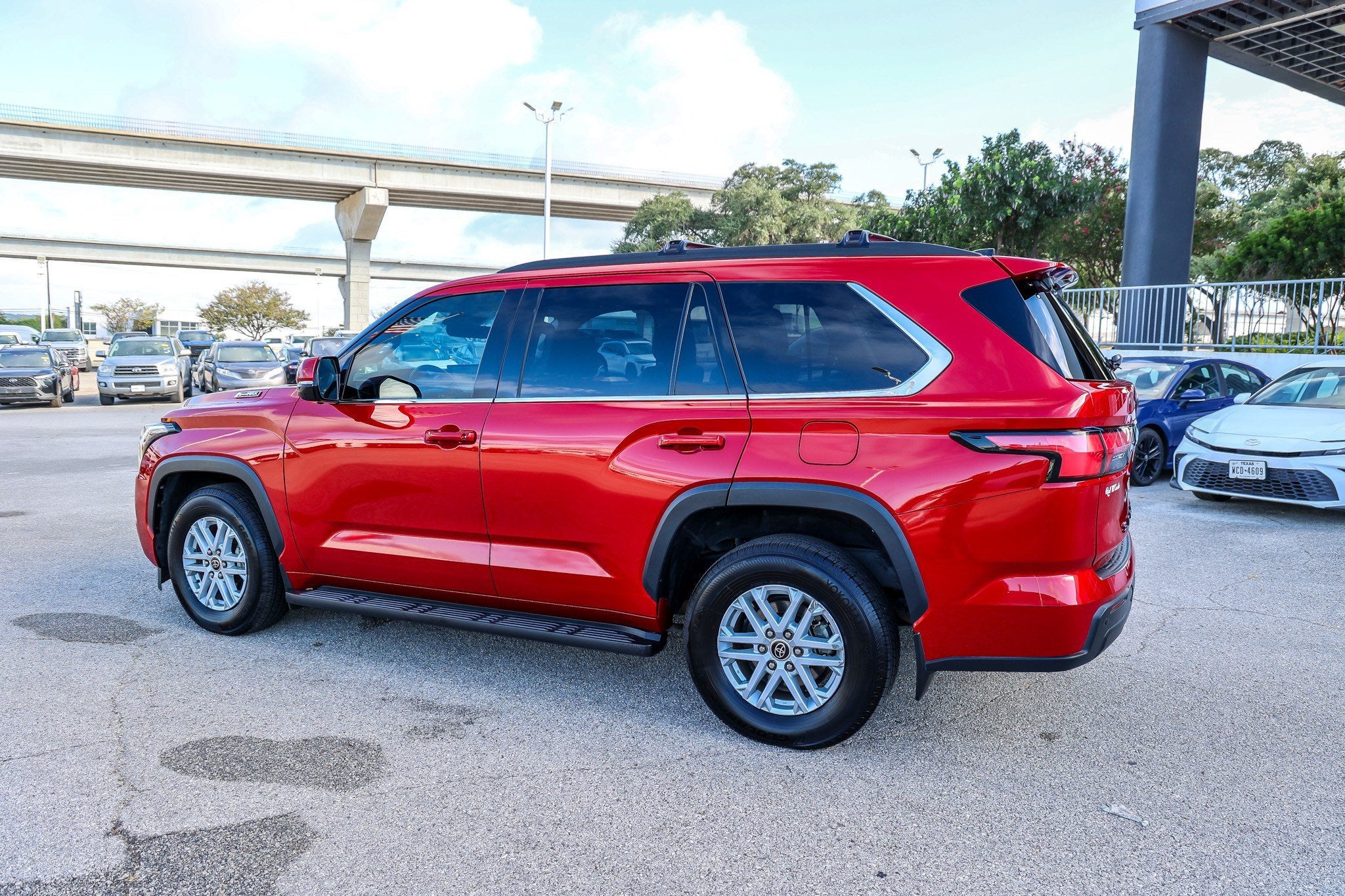 2023 Toyota Sequoia SR5 - Photo 9