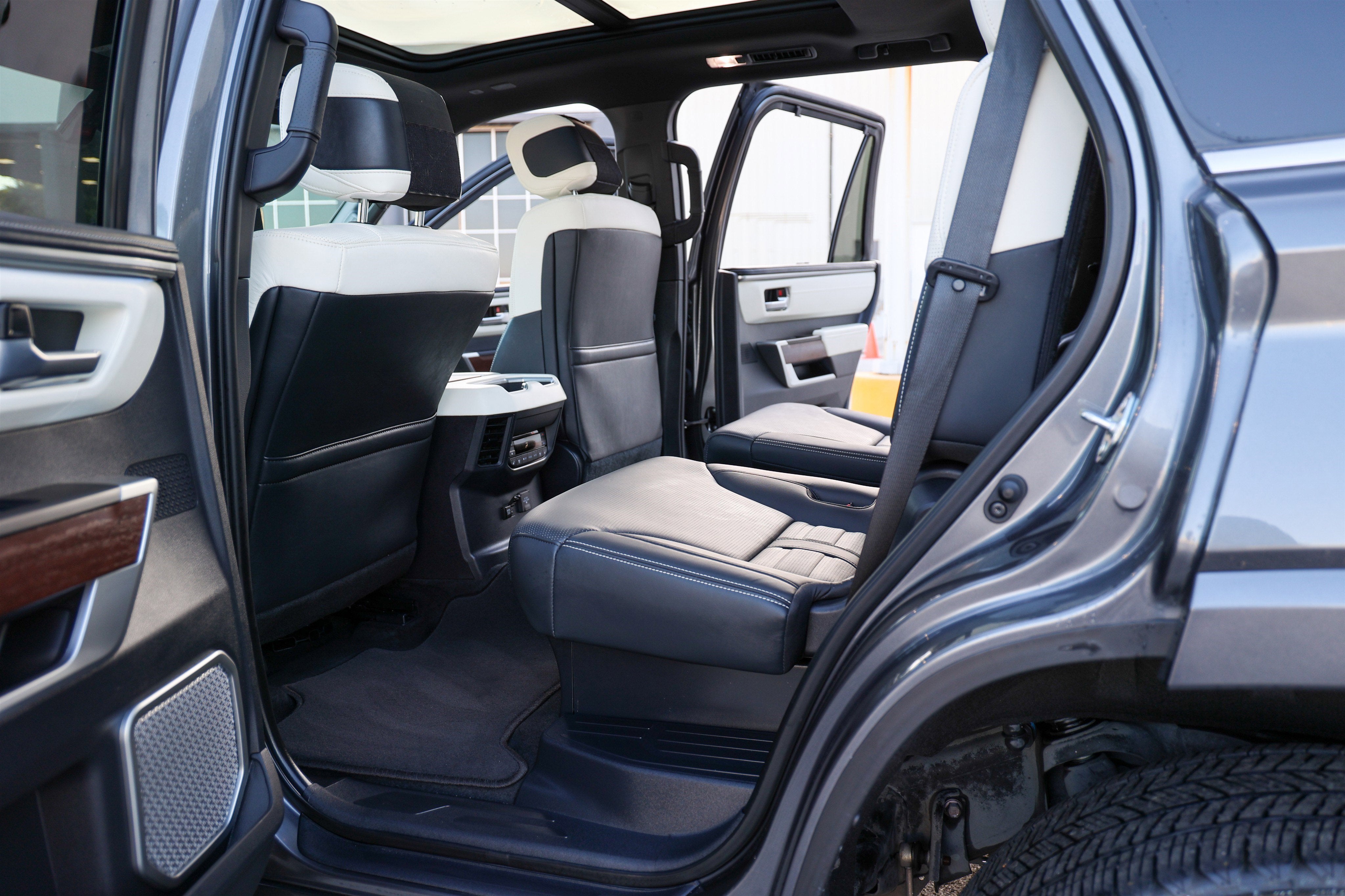 2024 Toyota SEQUOIA 4WD Capstone