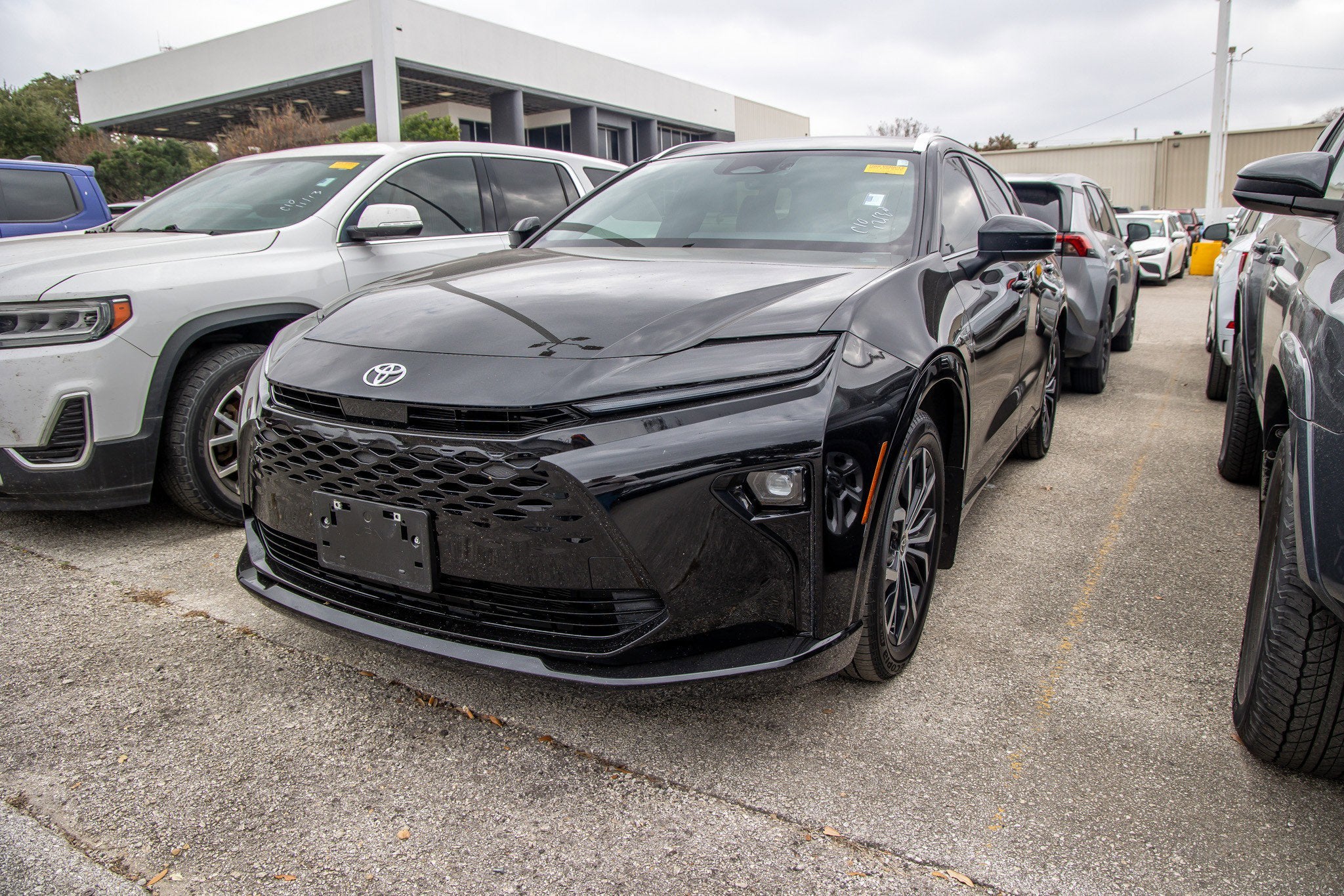 2025 Toyota CROWN SIGNIA XLE