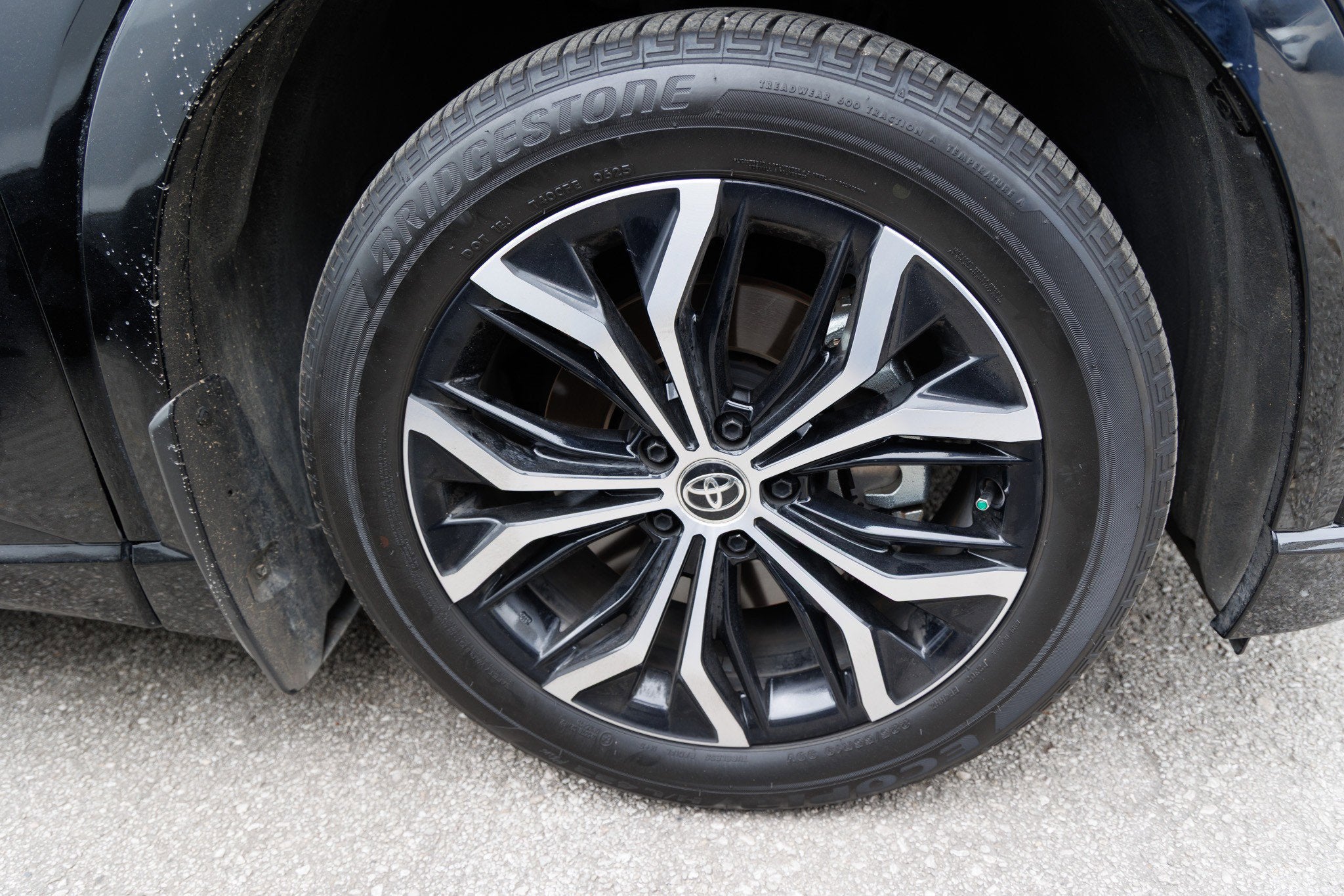 2025 Toyota CROWN SIGNIA XLE