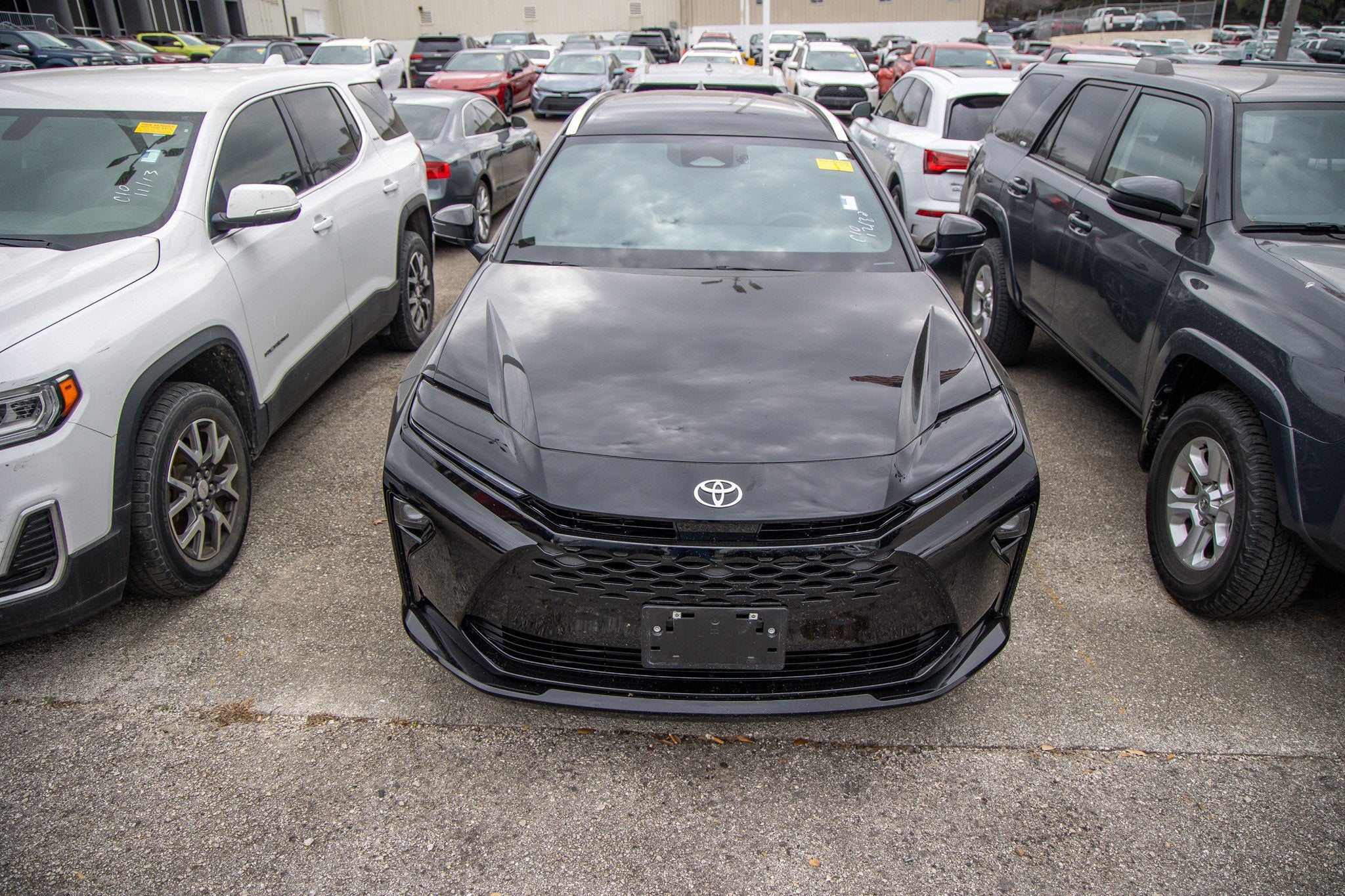 2025 Toyota CROWN SIGNIA XLE