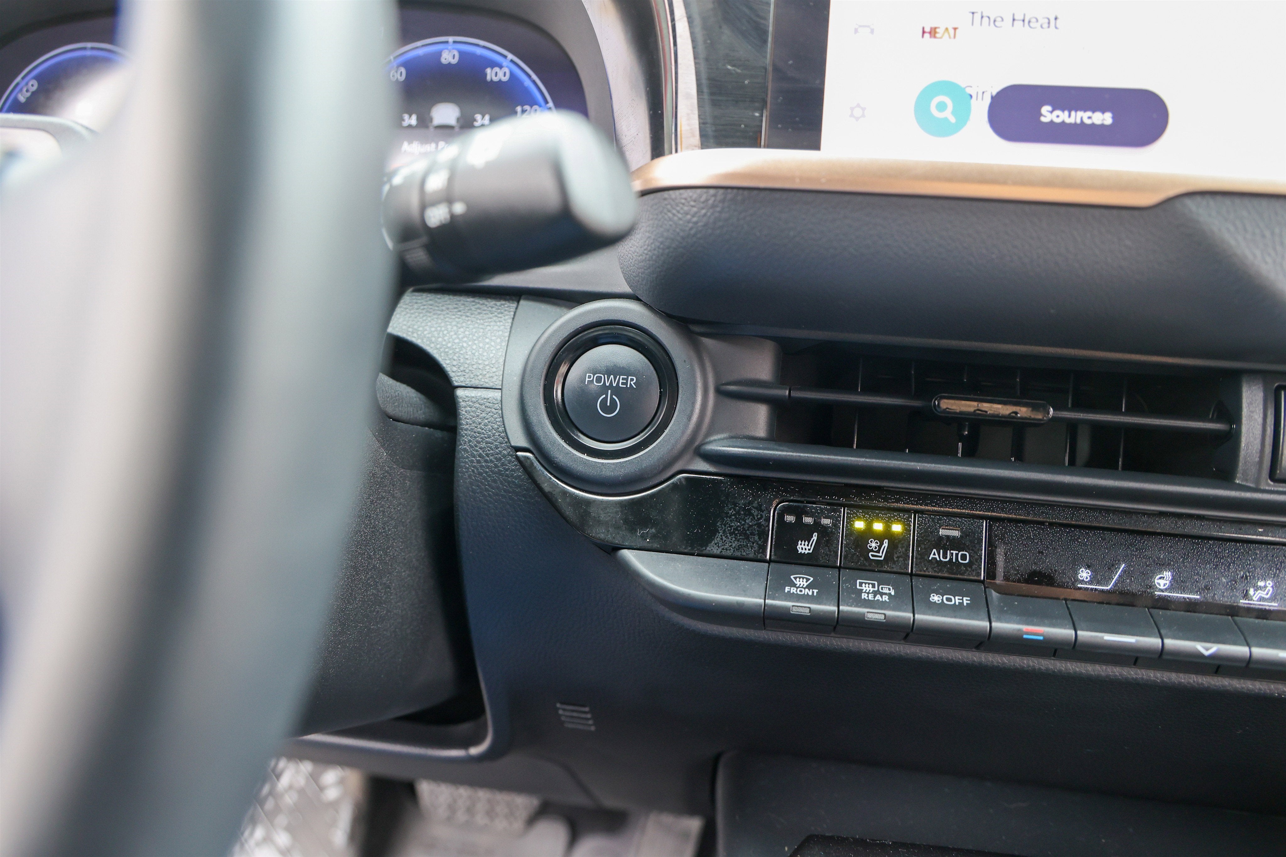 2025 Toyota CROWN SIGNIA Limited