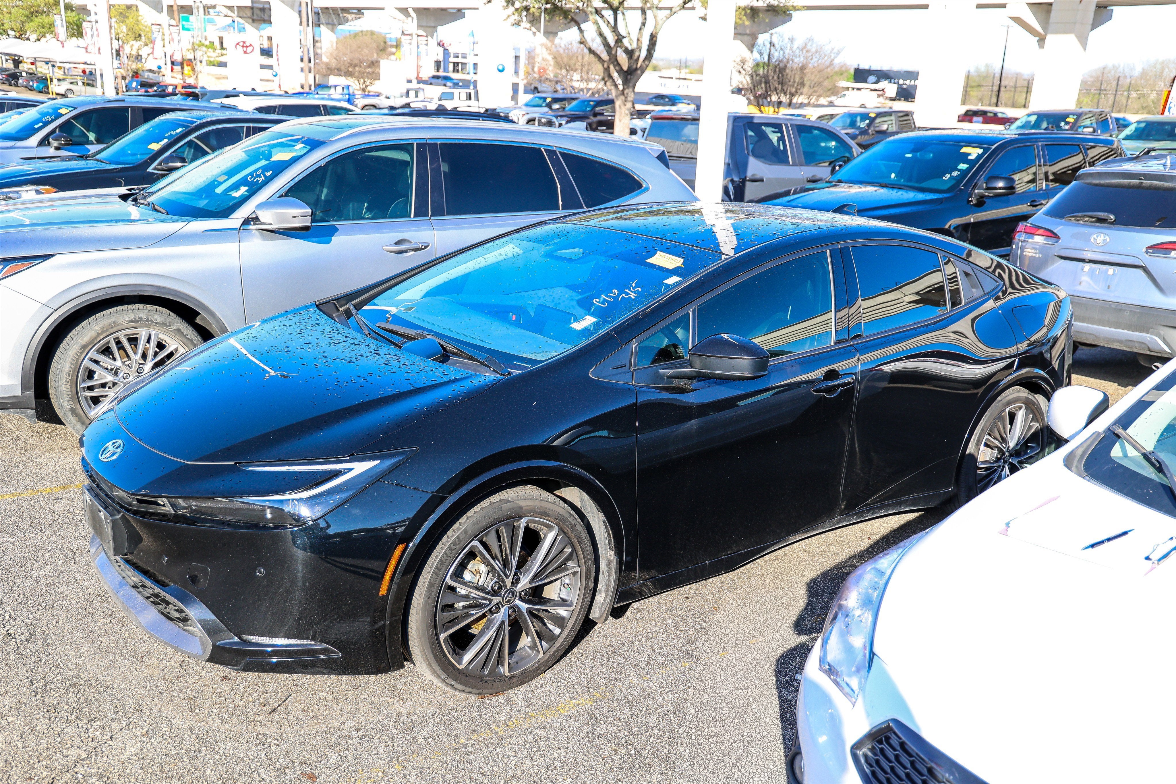 2024 Toyota PRIUS XLE