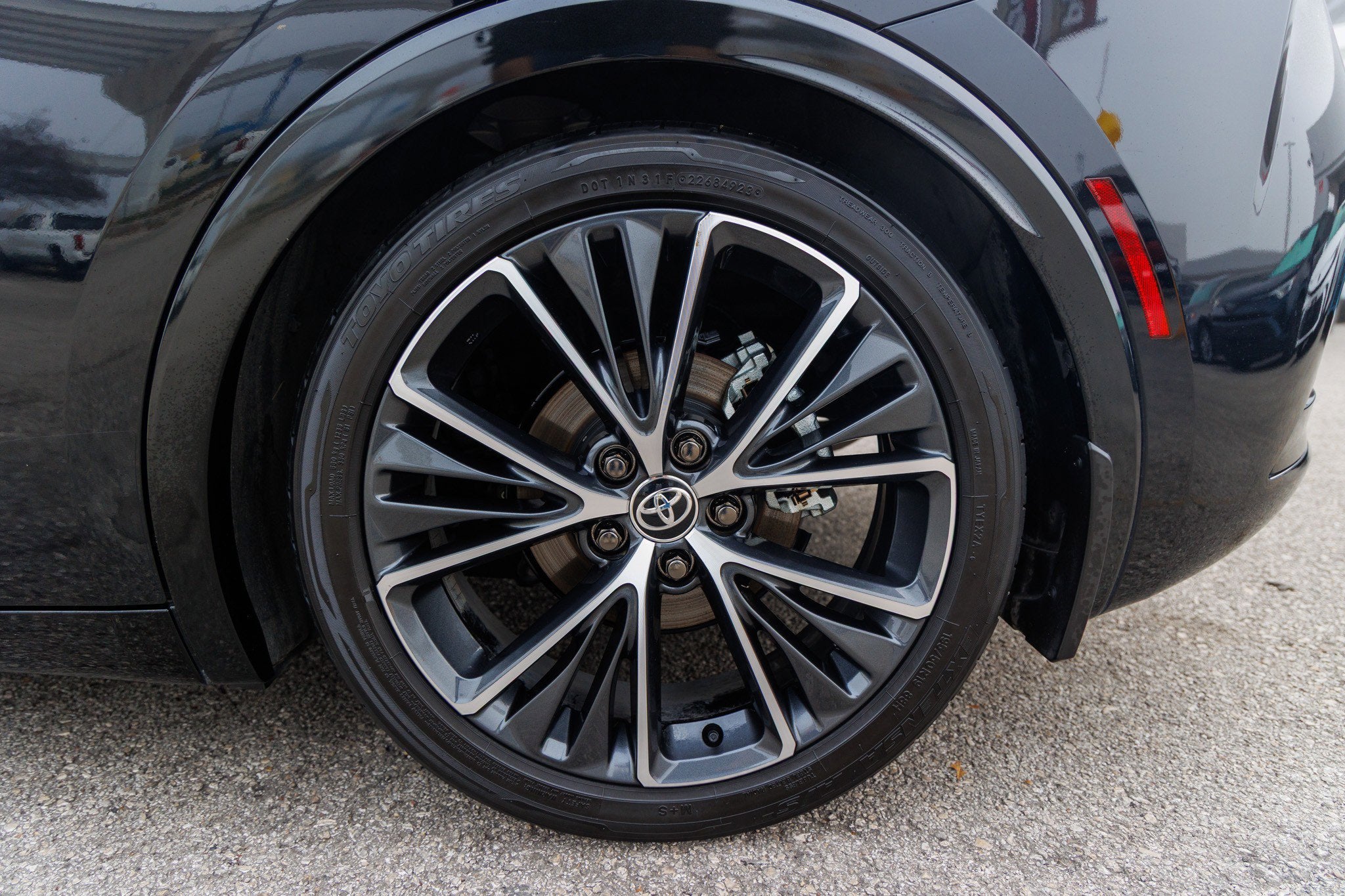 2024 Toyota PRIUS XLE