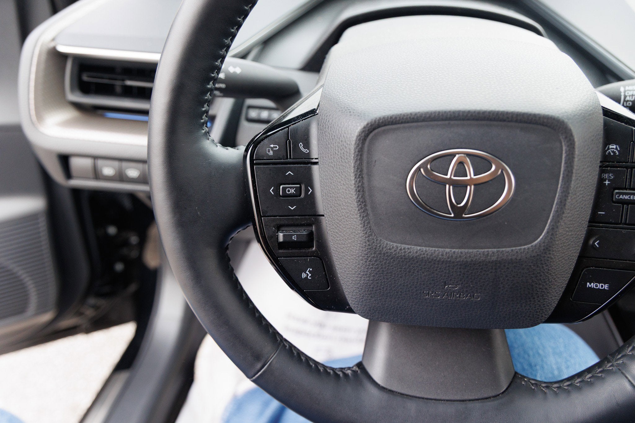 2024 Toyota PRIUS XLE