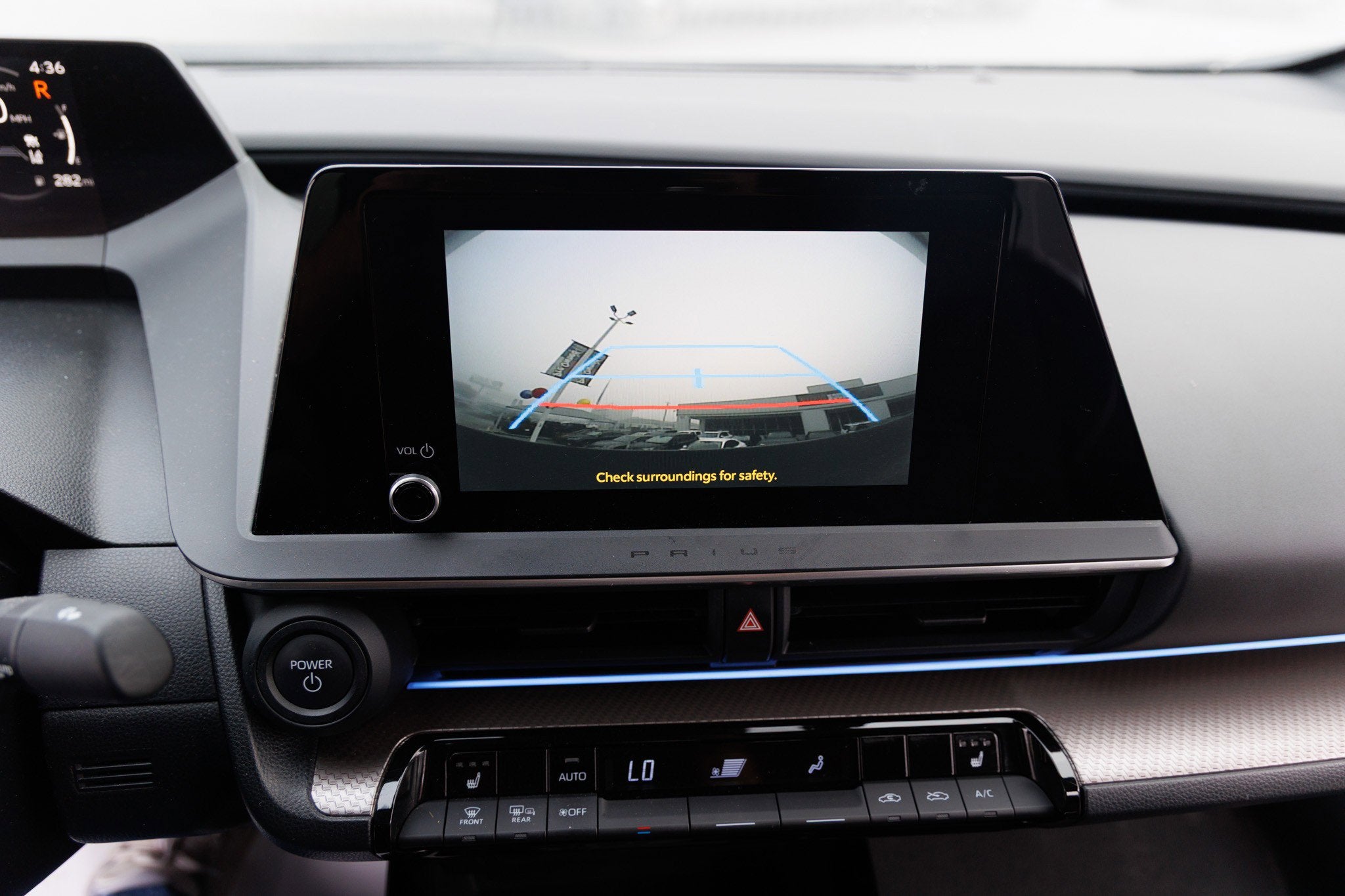 2024 Toyota PRIUS XLE