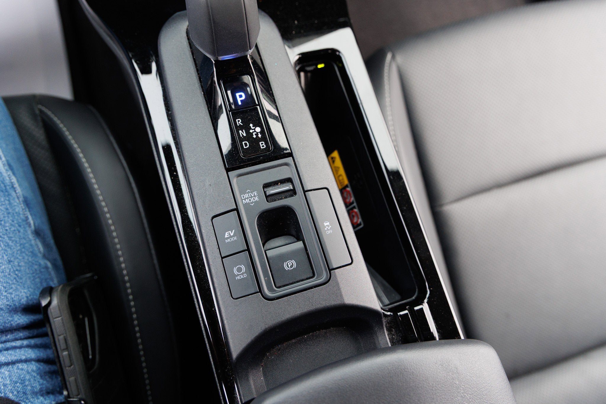 2024 Toyota PRIUS XLE