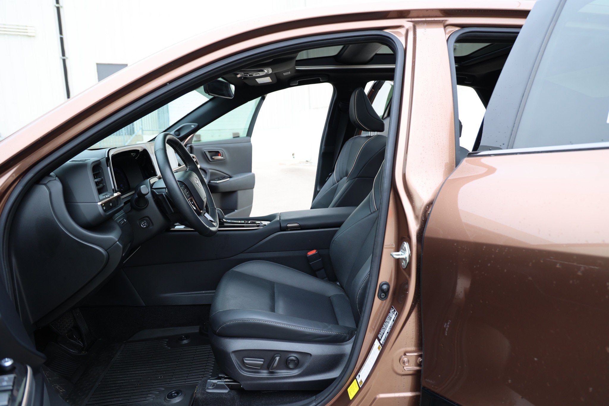 2025 Toyota CROWN Platinum