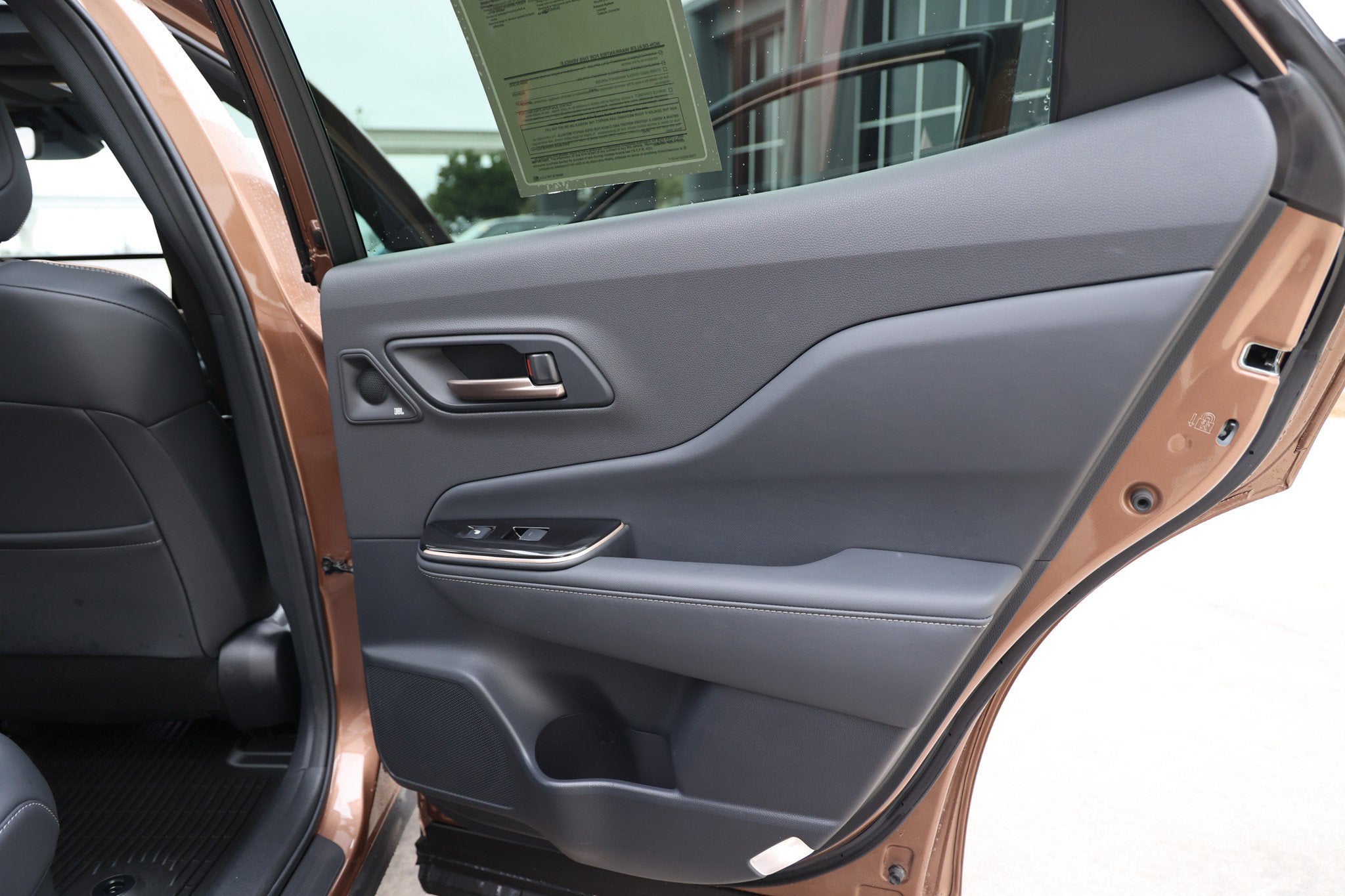 2025 Toyota CROWN Platinum