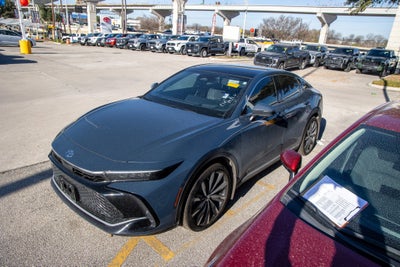 2025 Toyota CROWN Platinum