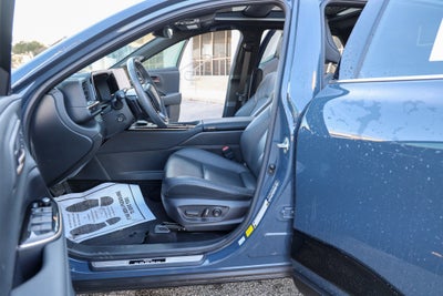 2025 Toyota CROWN Platinum