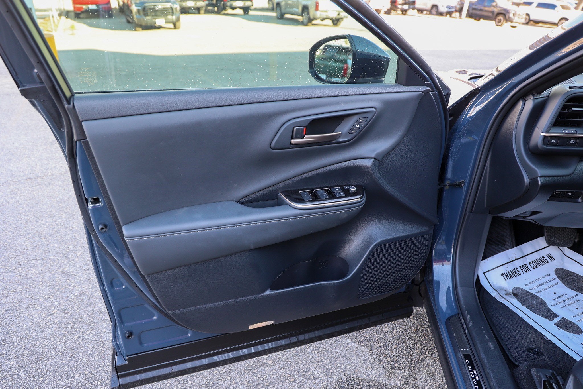 2025 Toyota CROWN Platinum