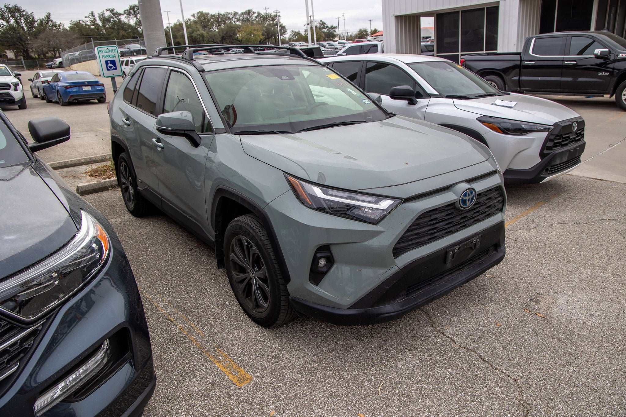2023 Toyota RAV4 HYBRID Hybrid XLE Premium