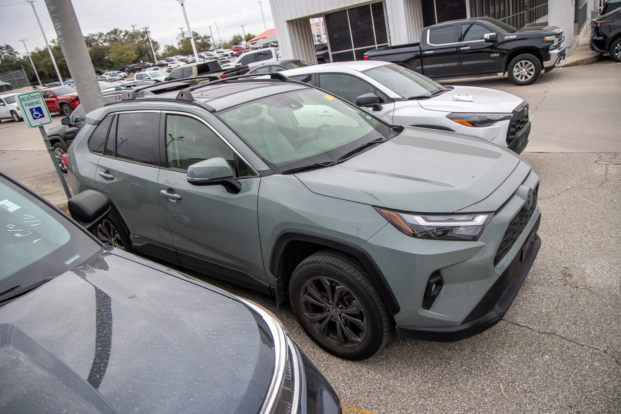 2023 Toyota RAV4 HYBRID Hybrid XLE Premium