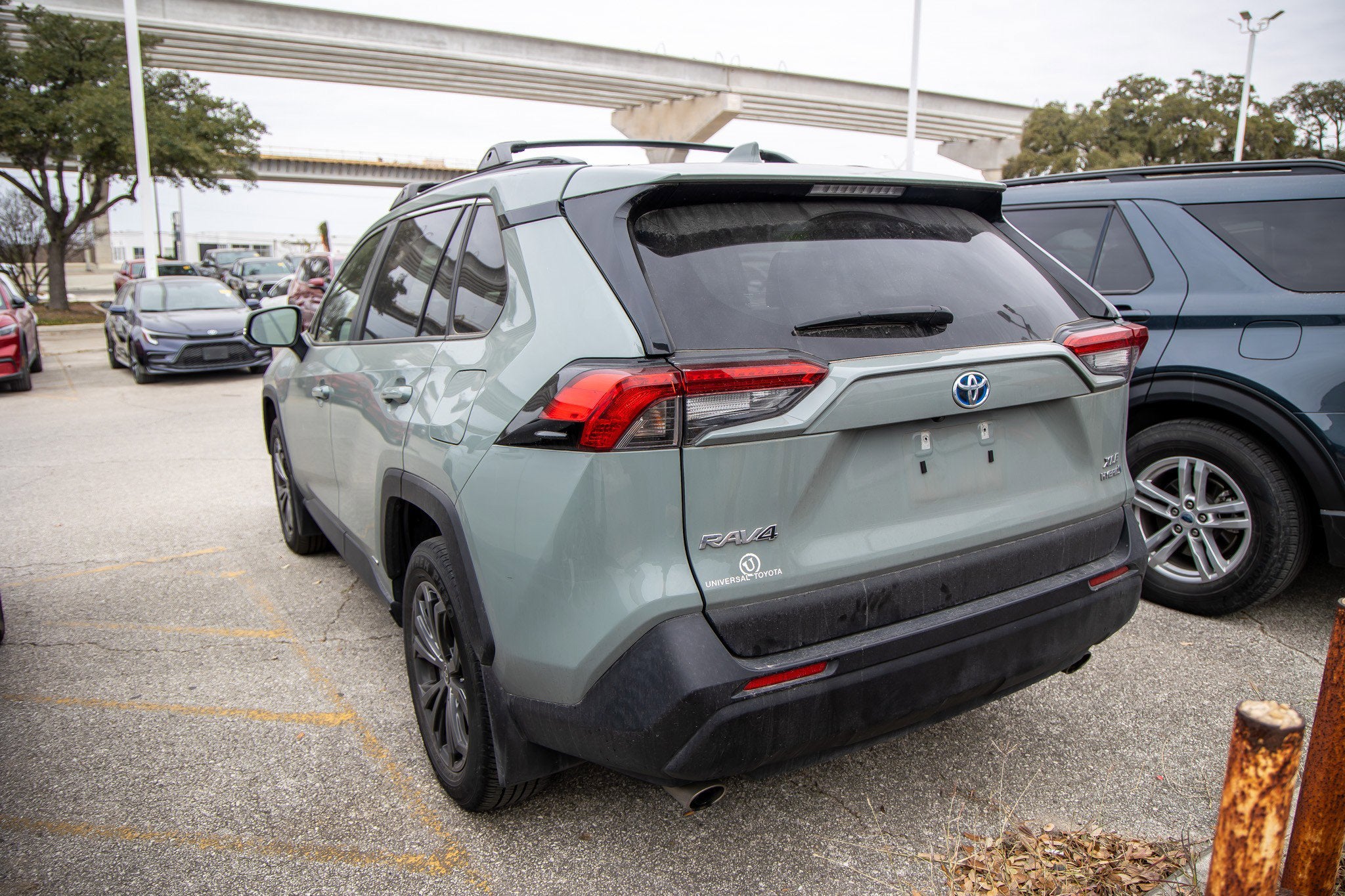 2023 Toyota RAV4 HYBRID Hybrid XLE Premium