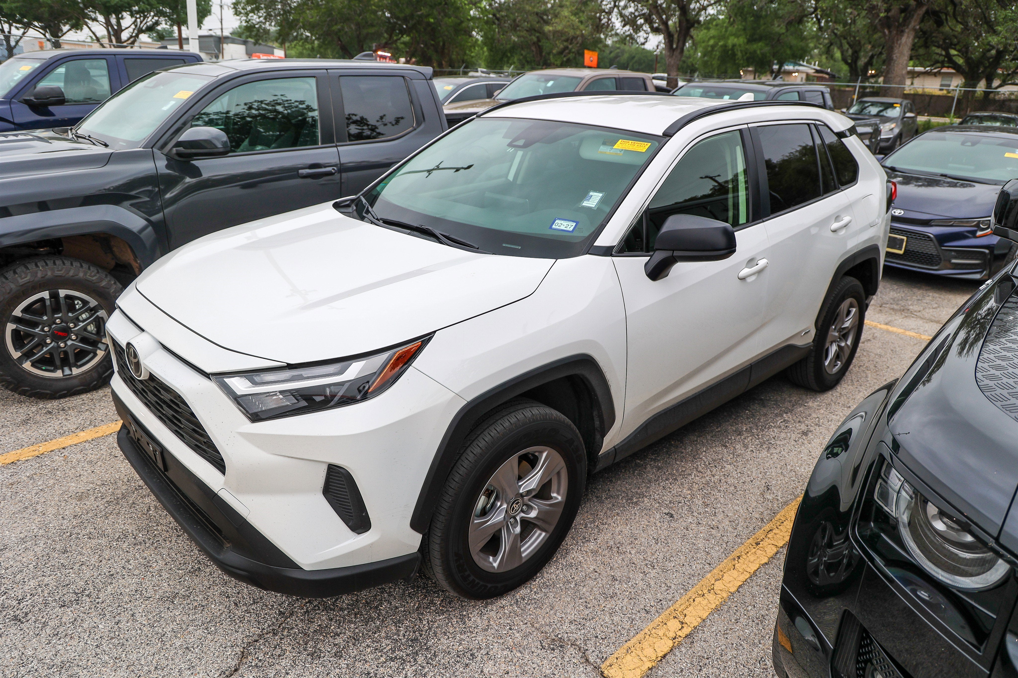 2025 Toyota RAV4 Hybrid LE