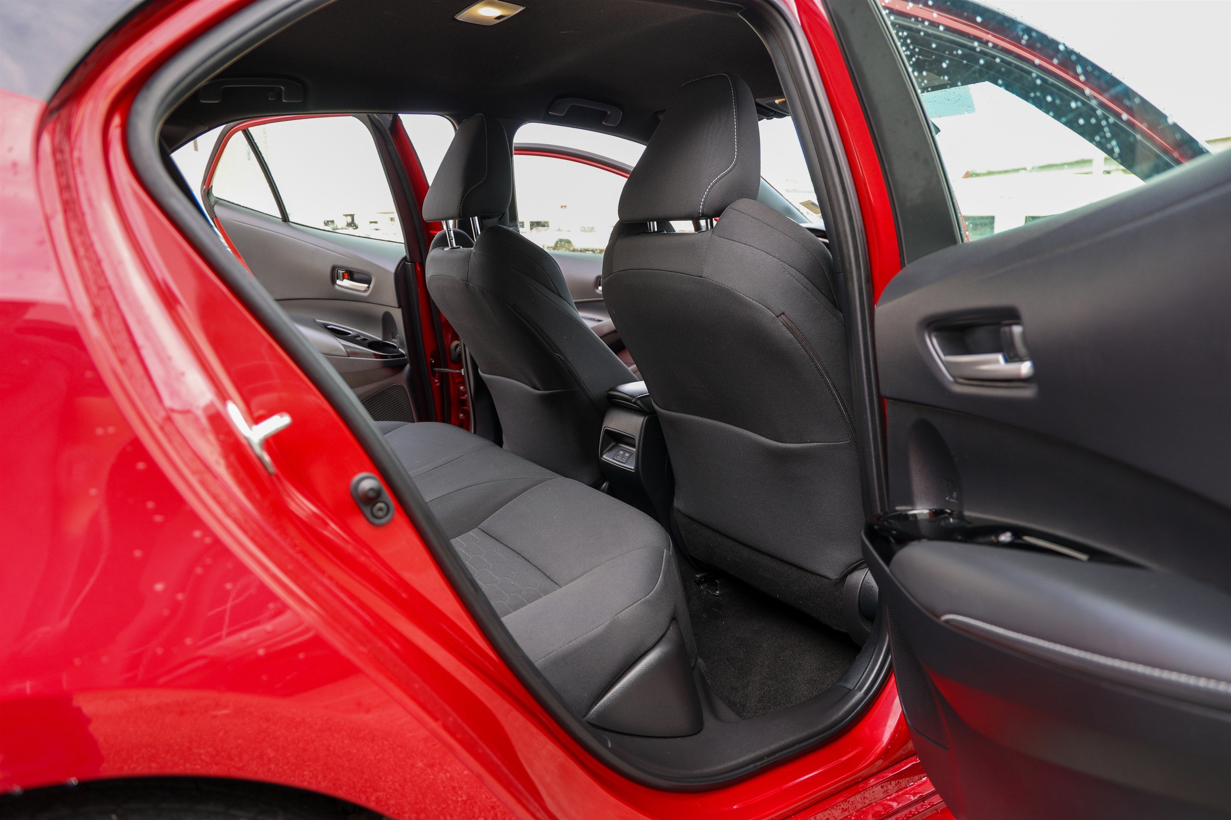 2024 Toyota COROLLA HATCHBACK SE