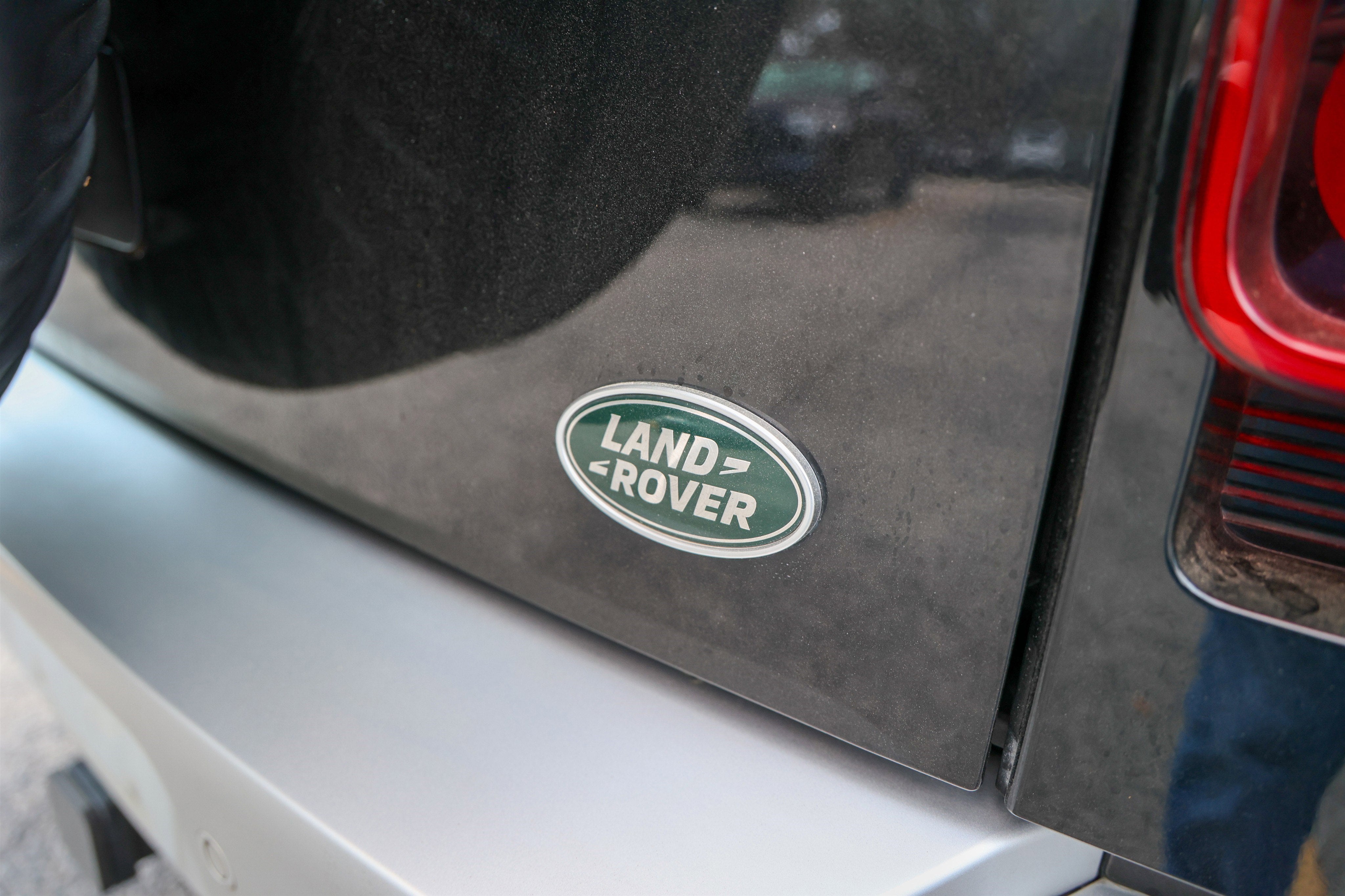 2023 Land Rover Defender SE