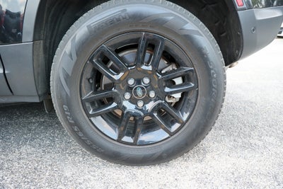 2023 Land Rover Defender SE