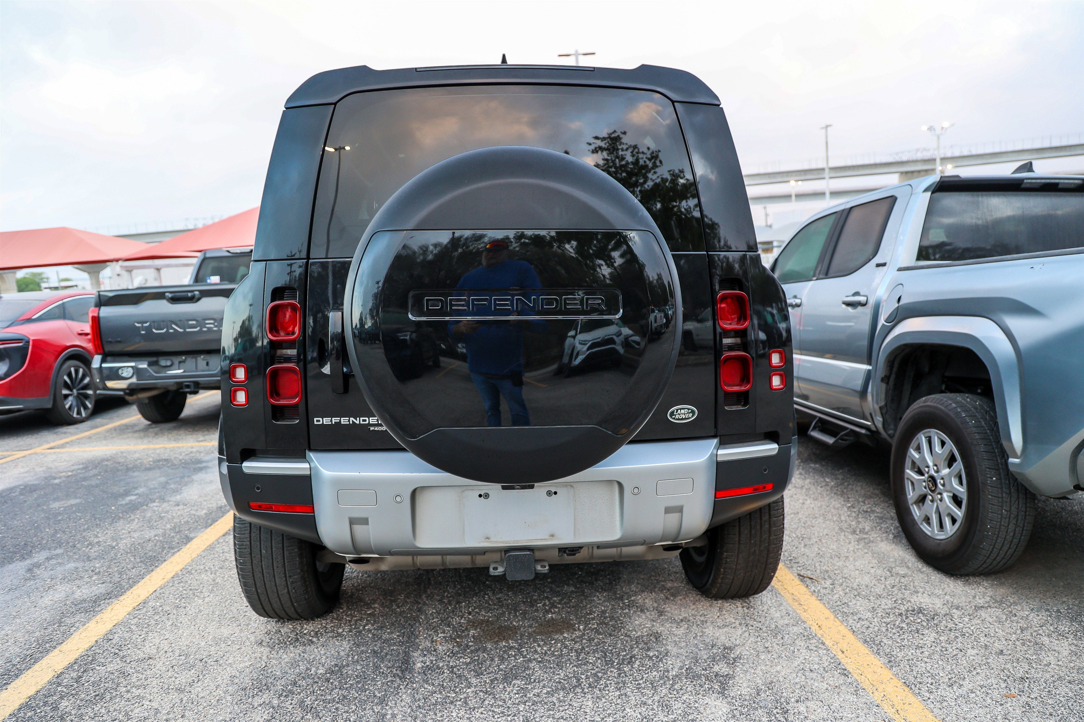 2023 Land Rover Defender SE