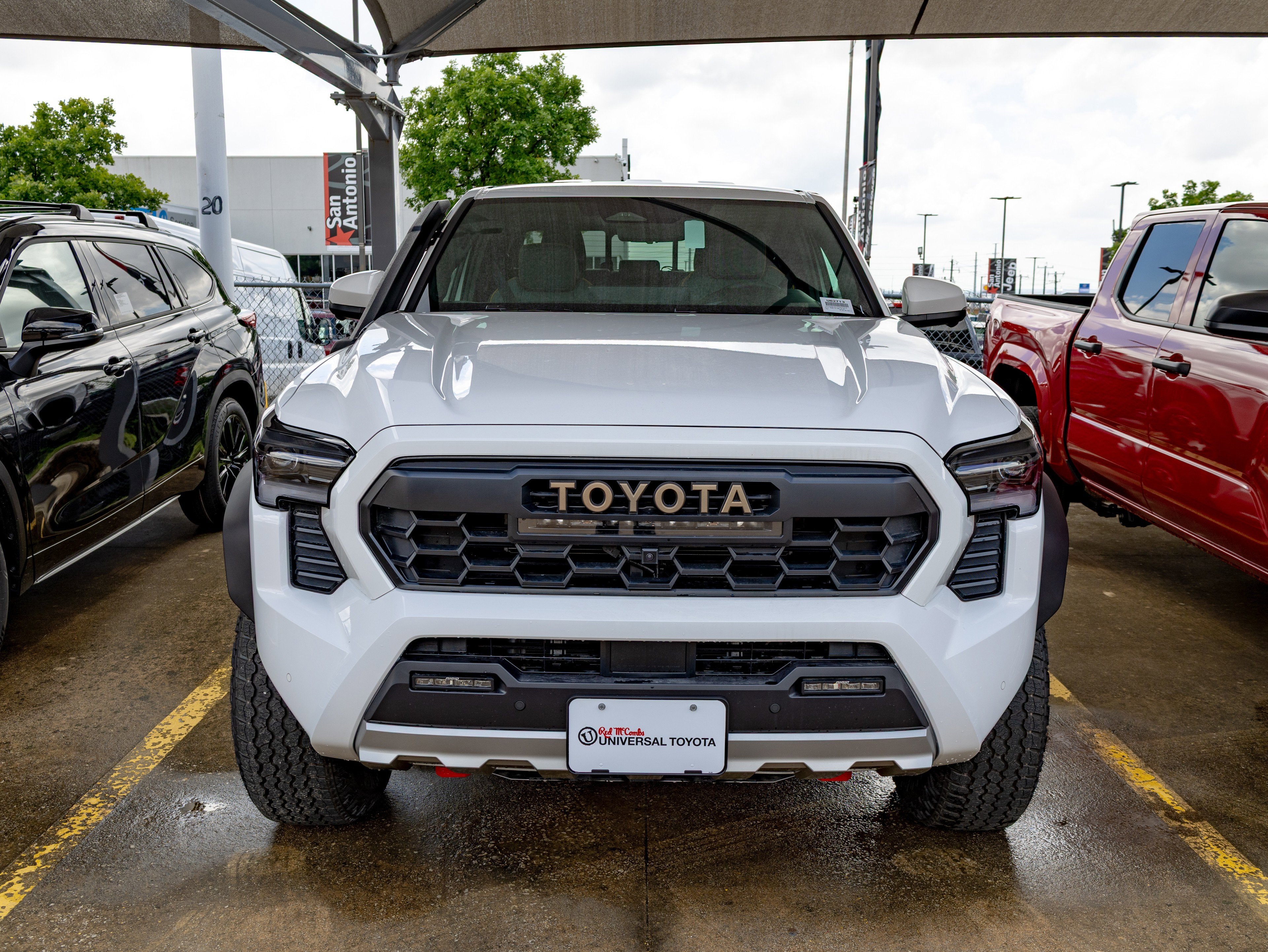 2026 Toyota Tacoma i-FORCE MAX Tacoma Trailhunter