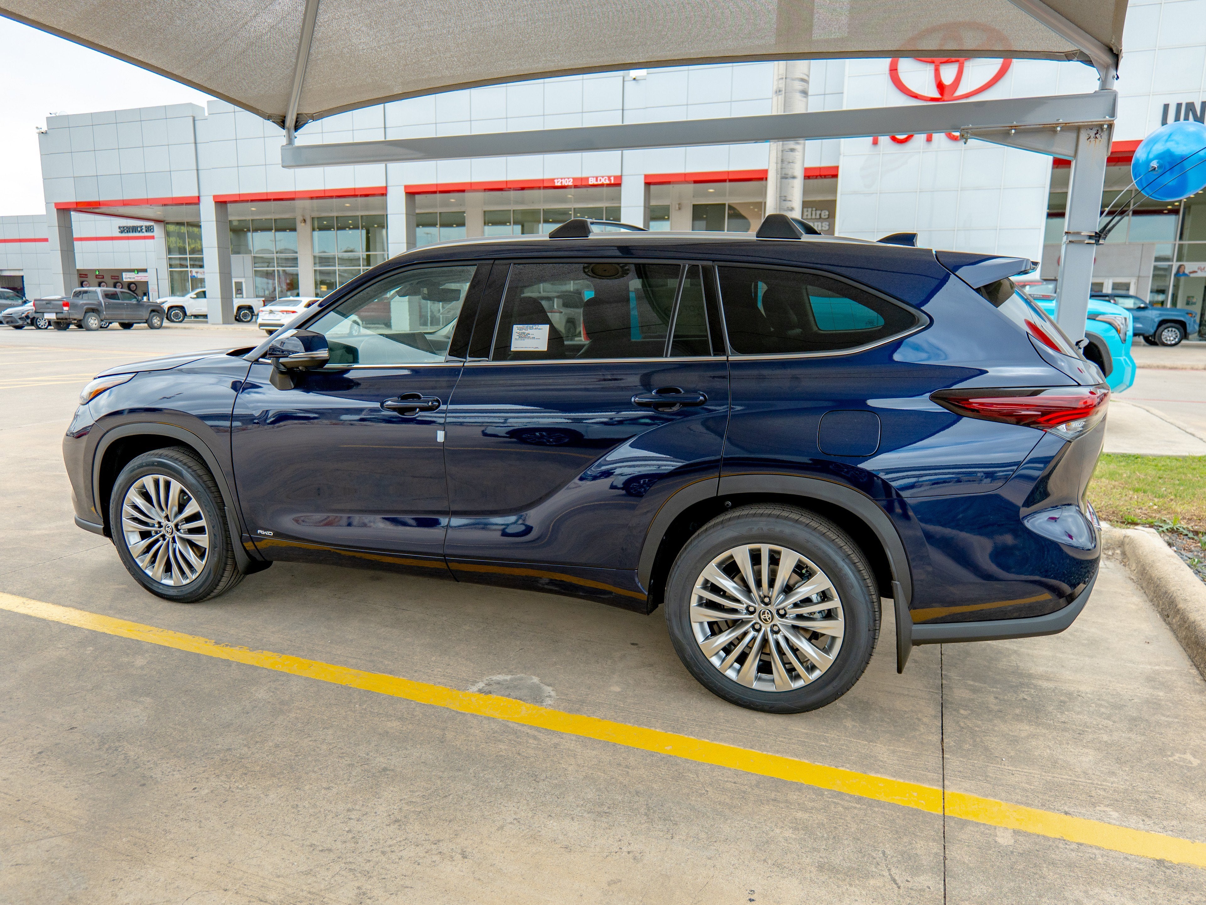 2026 Toyota Highlander Hybrid Platinum