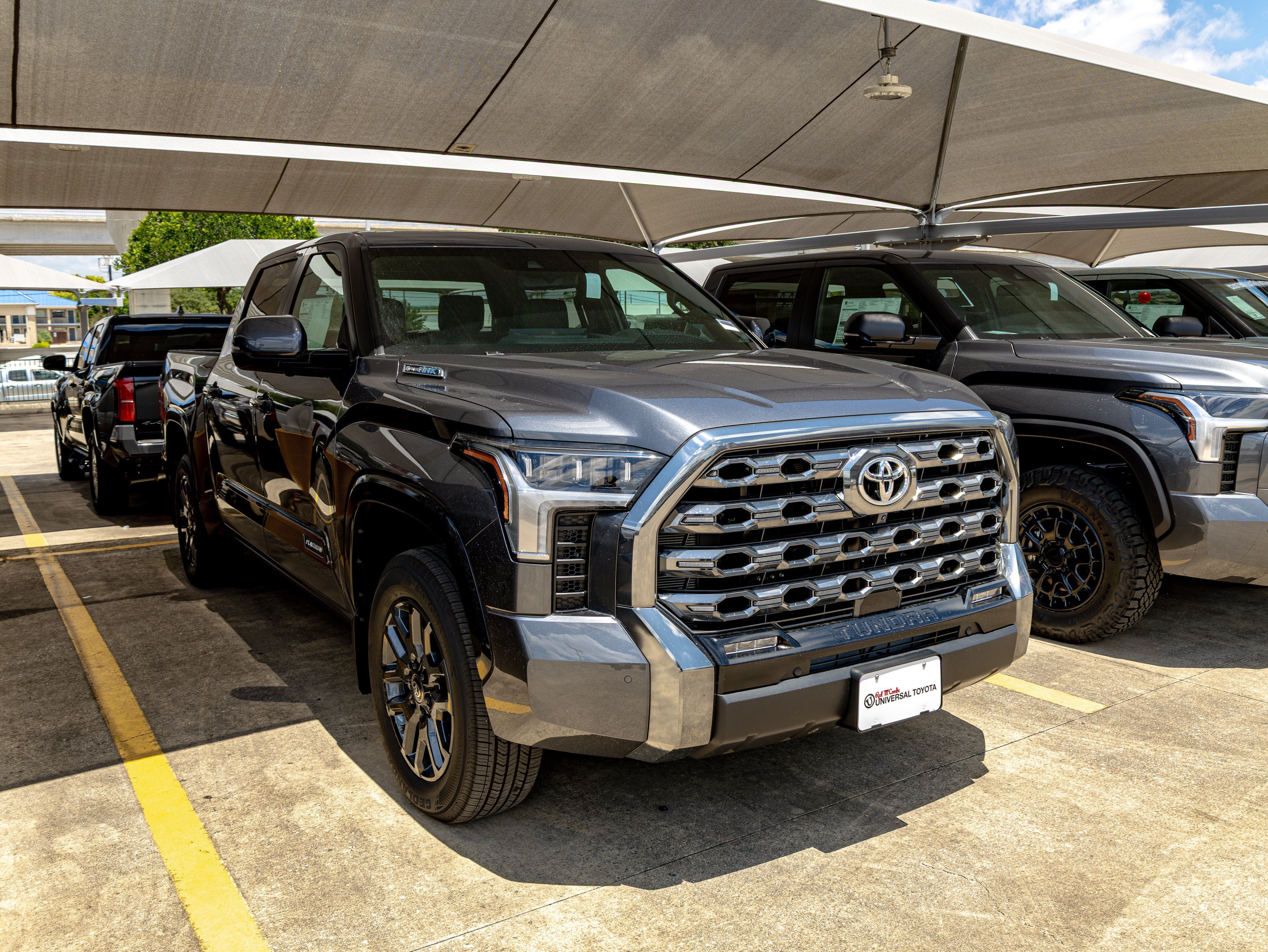 2026 Toyota Tundra i-FORCE MAX Tundra Platinum