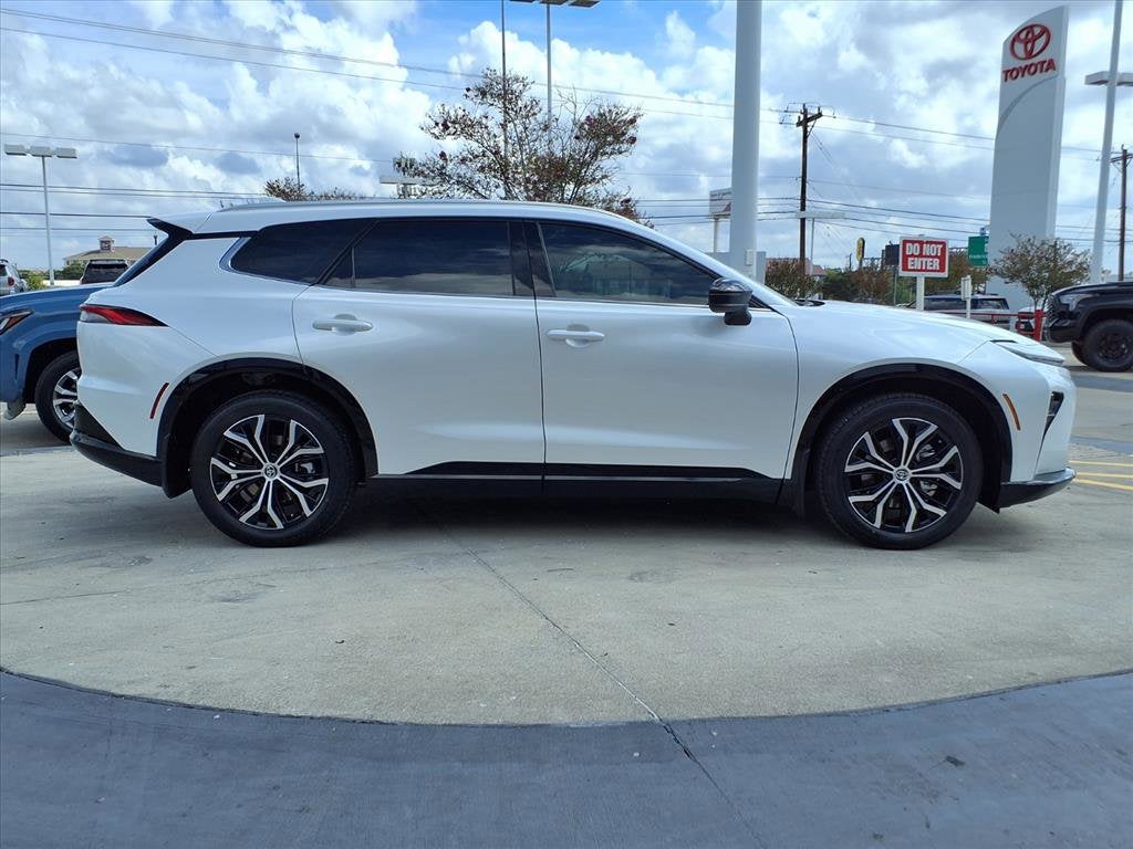 2025 Toyota Toyota Crown Signia XLE