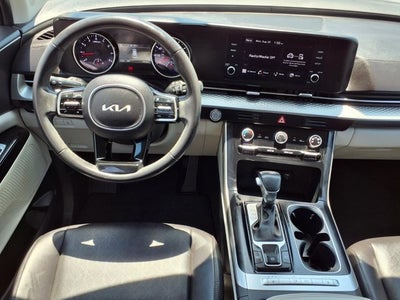 2023 Kia Carnival LX