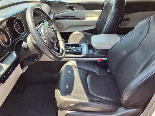 2023 Kia Carnival LX