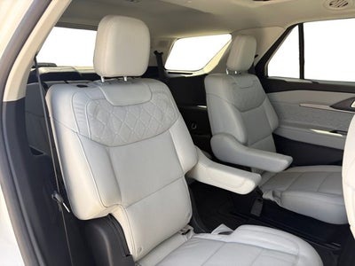 2025 Ford Explorer Platinum®